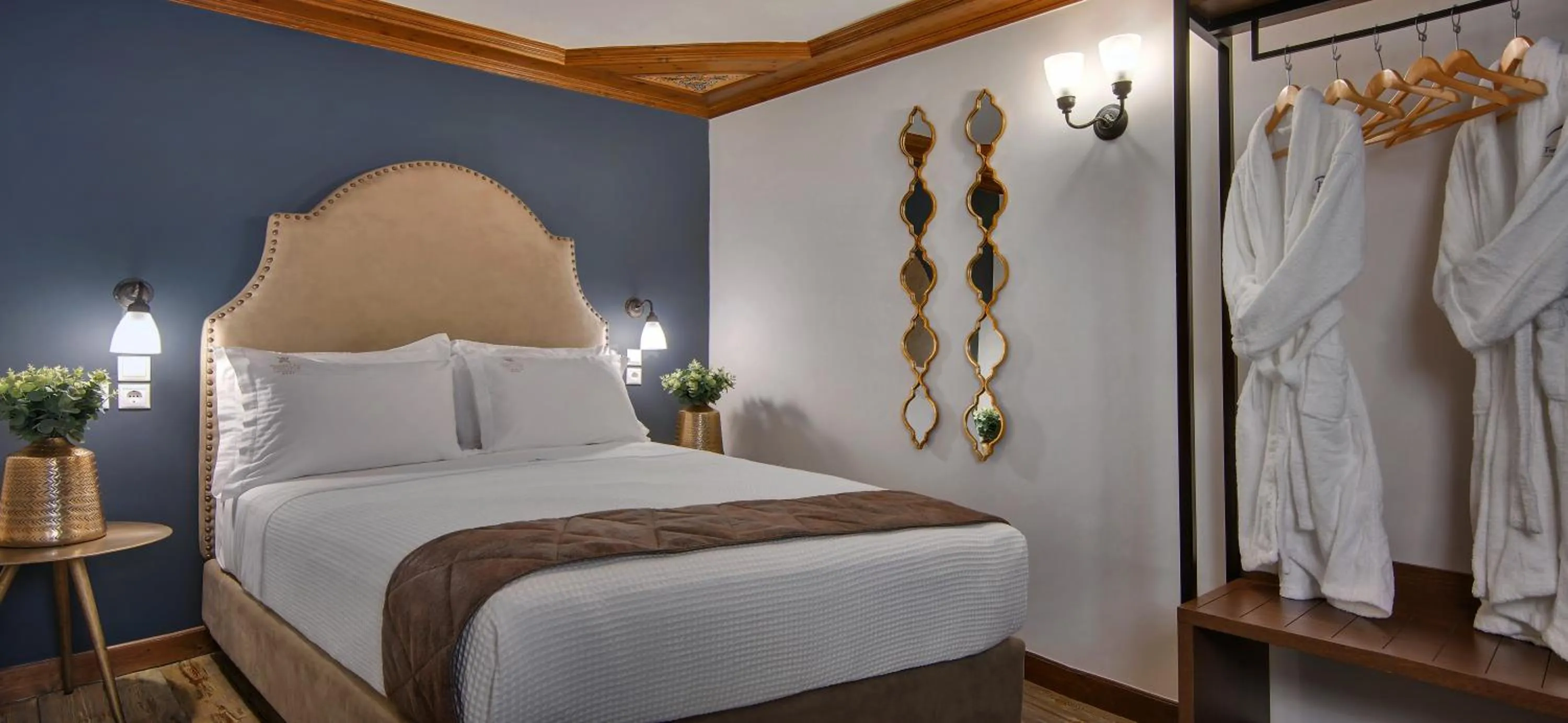 Bed in Frontzu Politia