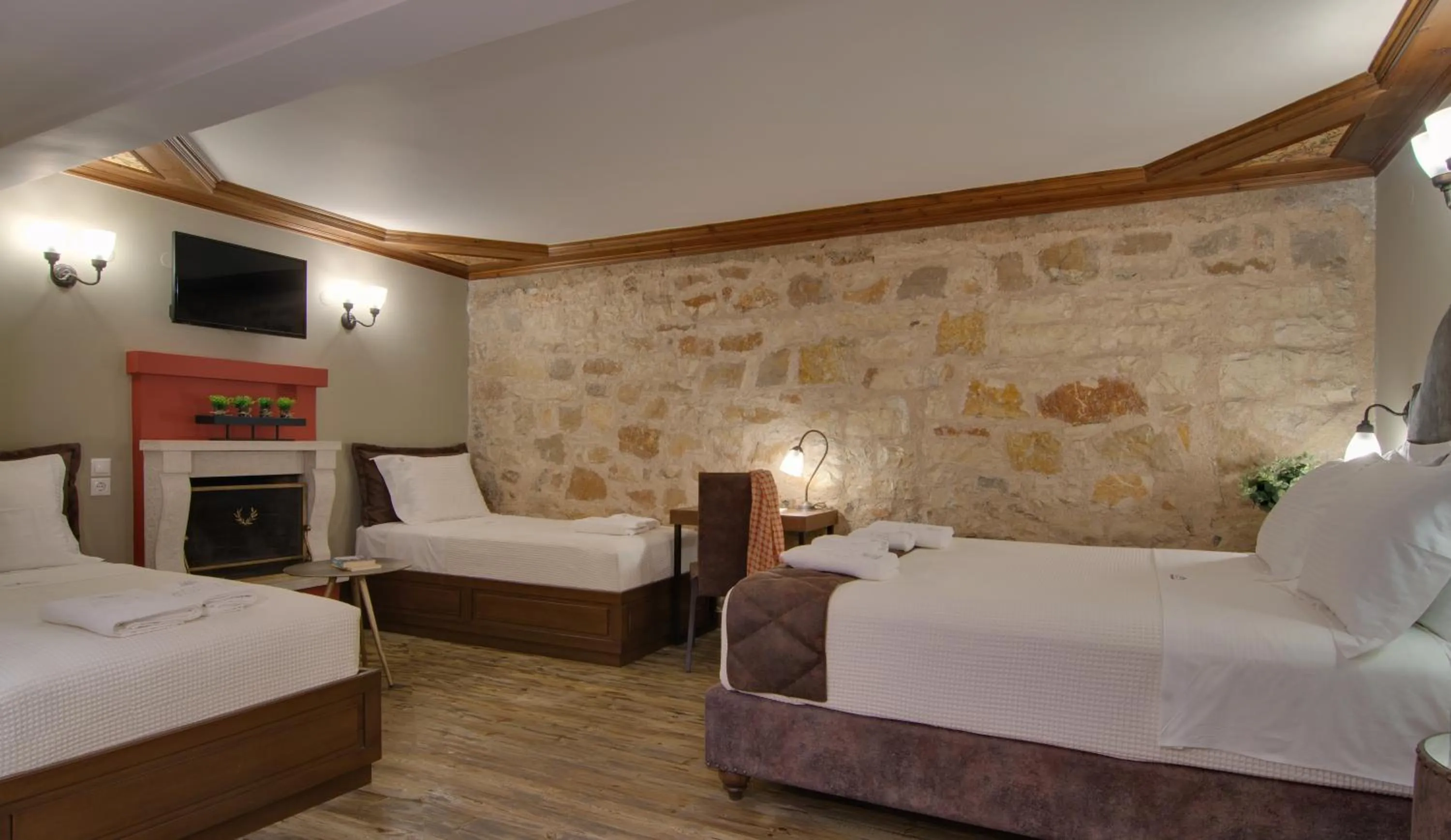 Photo of the whole room, Bed in Frontzu Politia