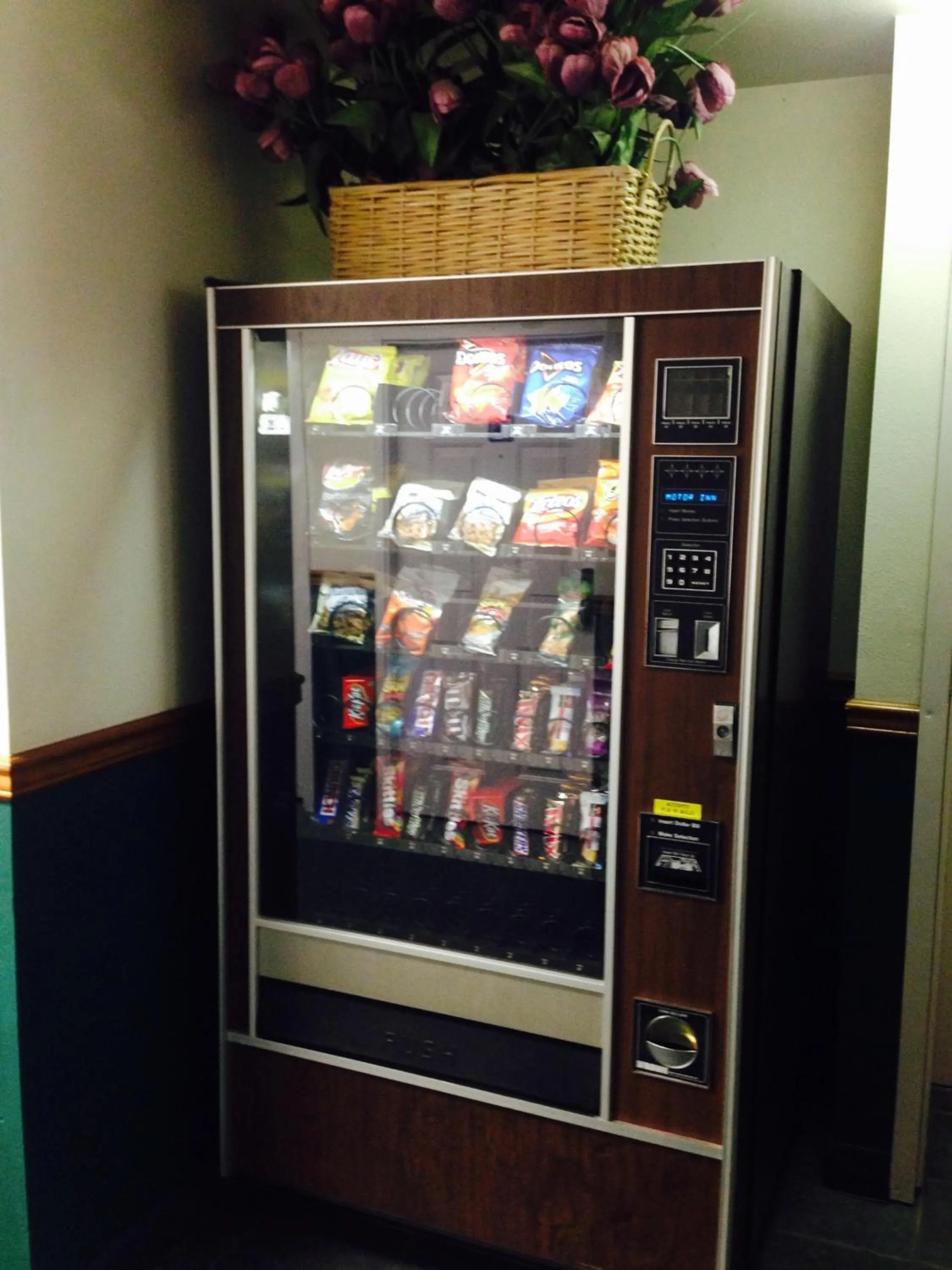 On-site shops in Bay City Inn