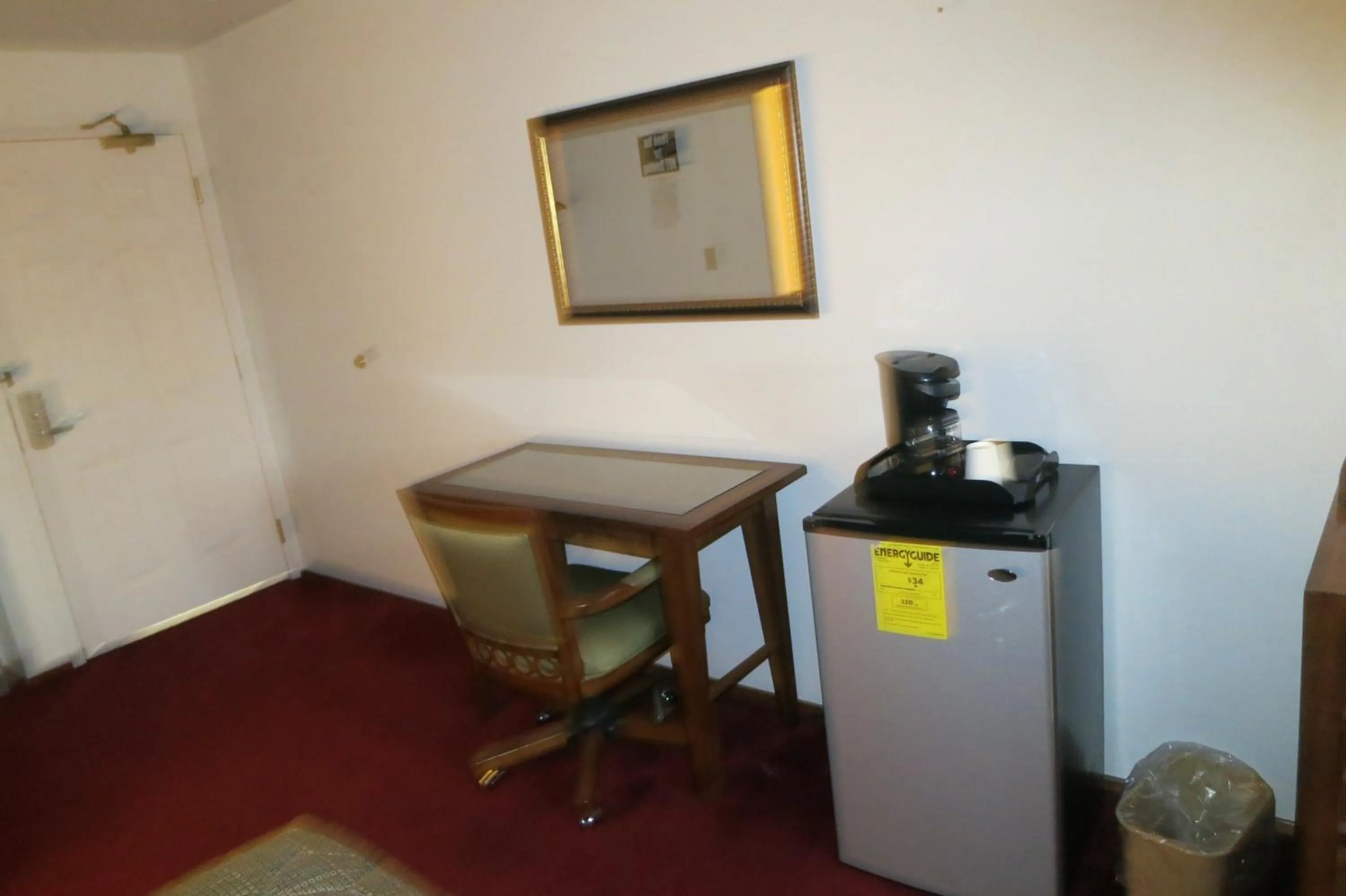 Coffee/tea facilities in Bay City Inn