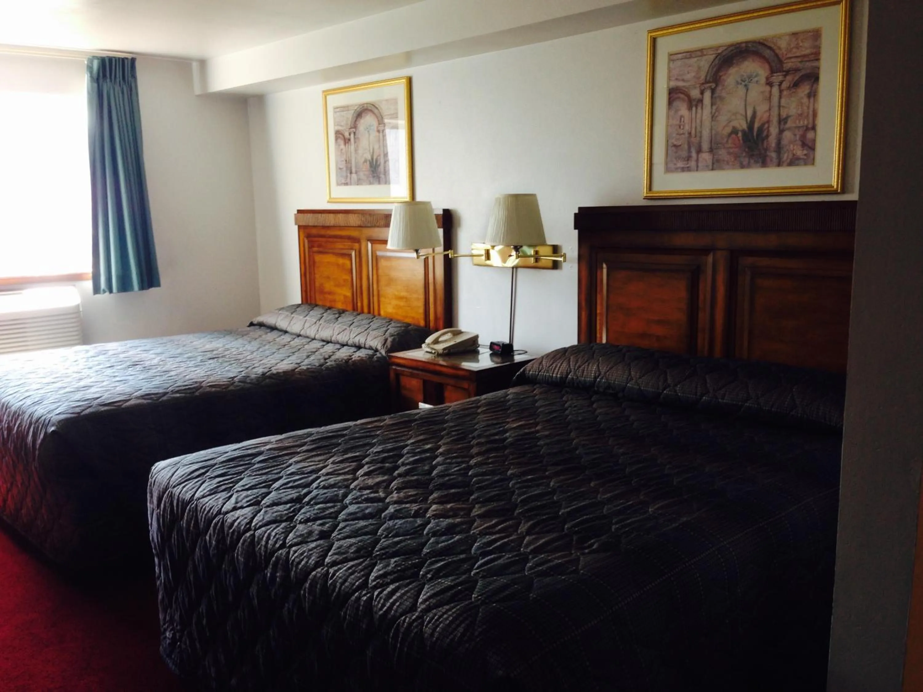 Day, Bed in Bay City Inn