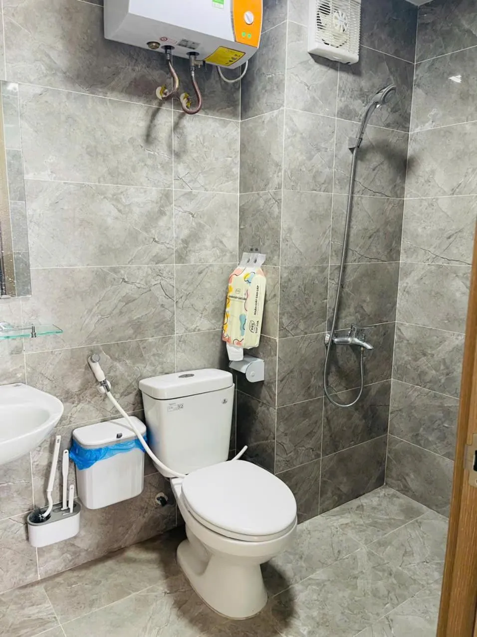 Toilet in Vu Gia Khanh Apartment