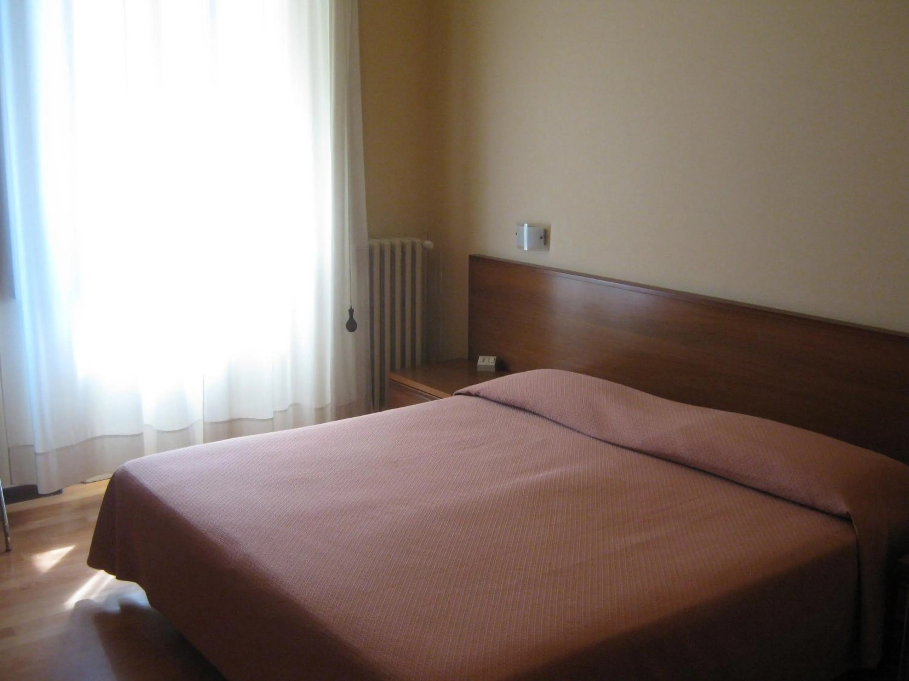 Photo of the whole room, Bed in Hotel Reale