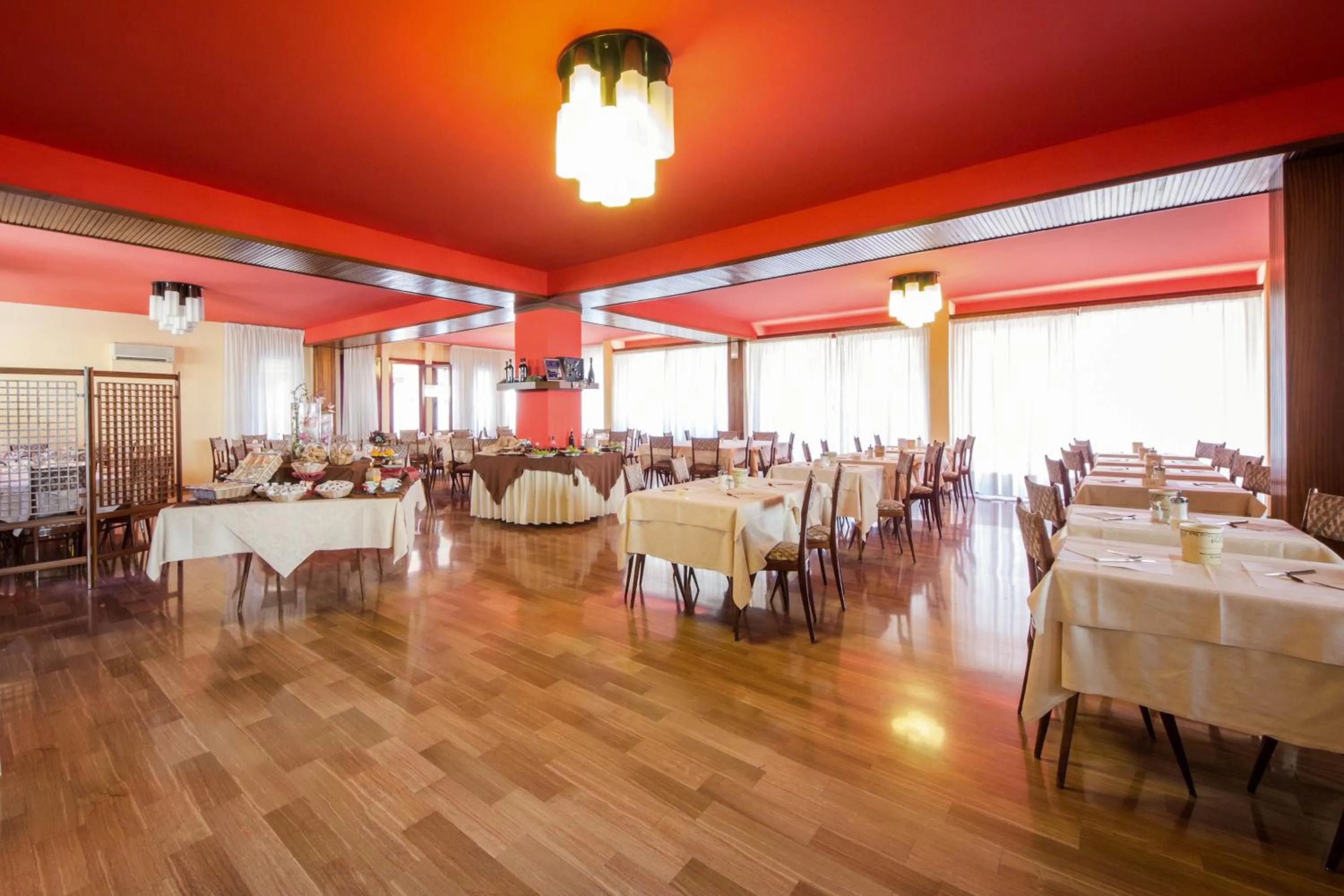 Restaurant/places to eat in Hotel Reale