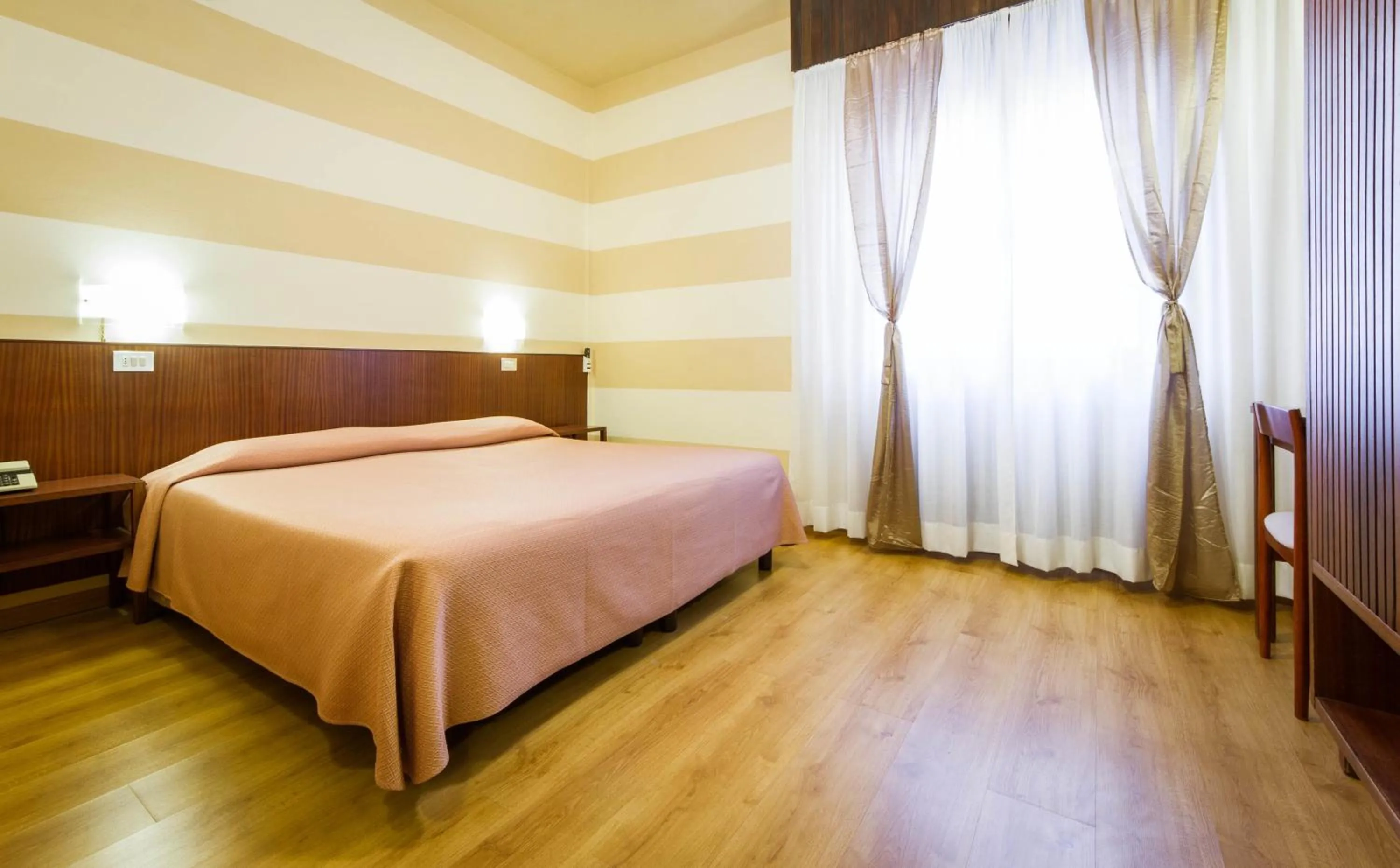 Photo of the whole room, Bed in Hotel Reale