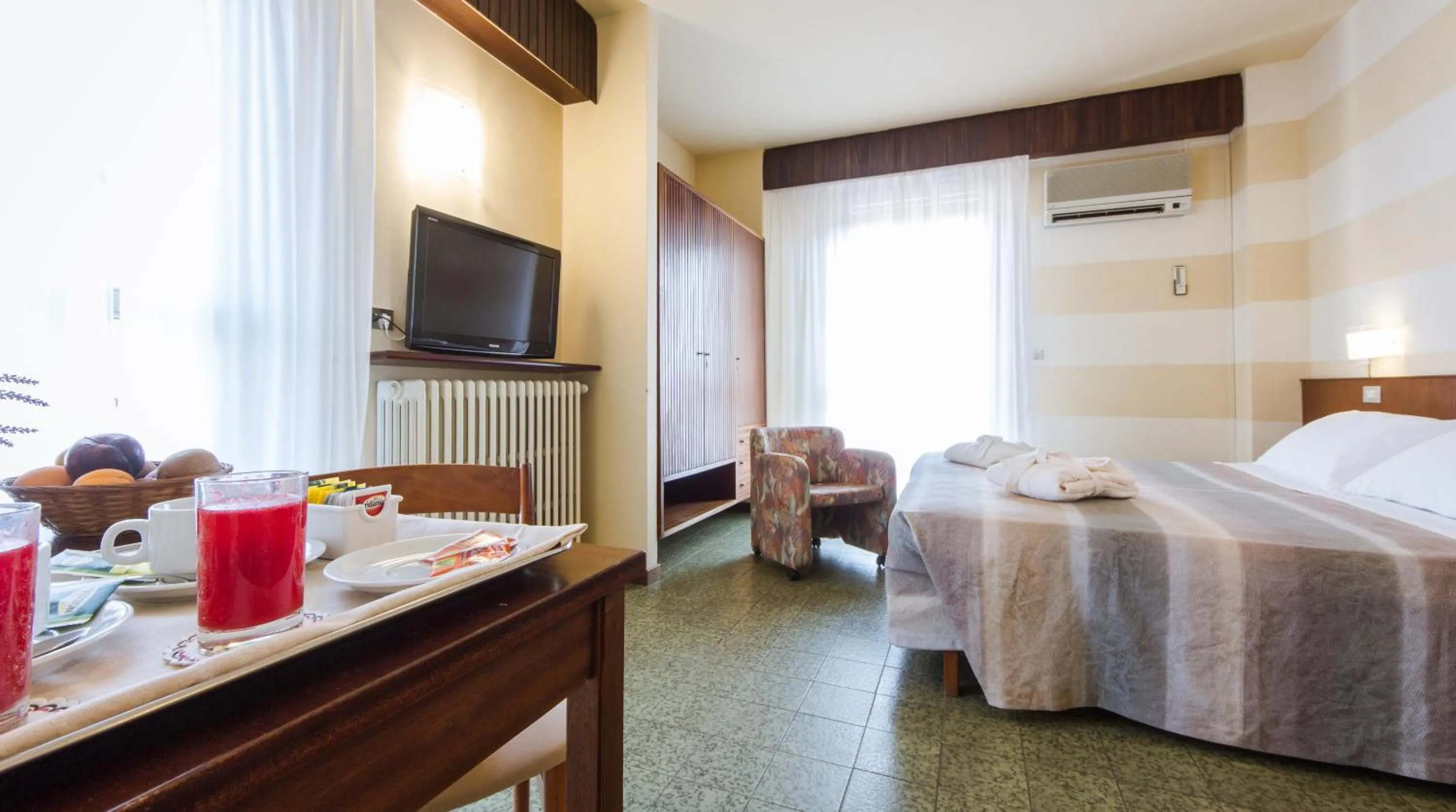Photo of the whole room, Bed in Hotel Reale