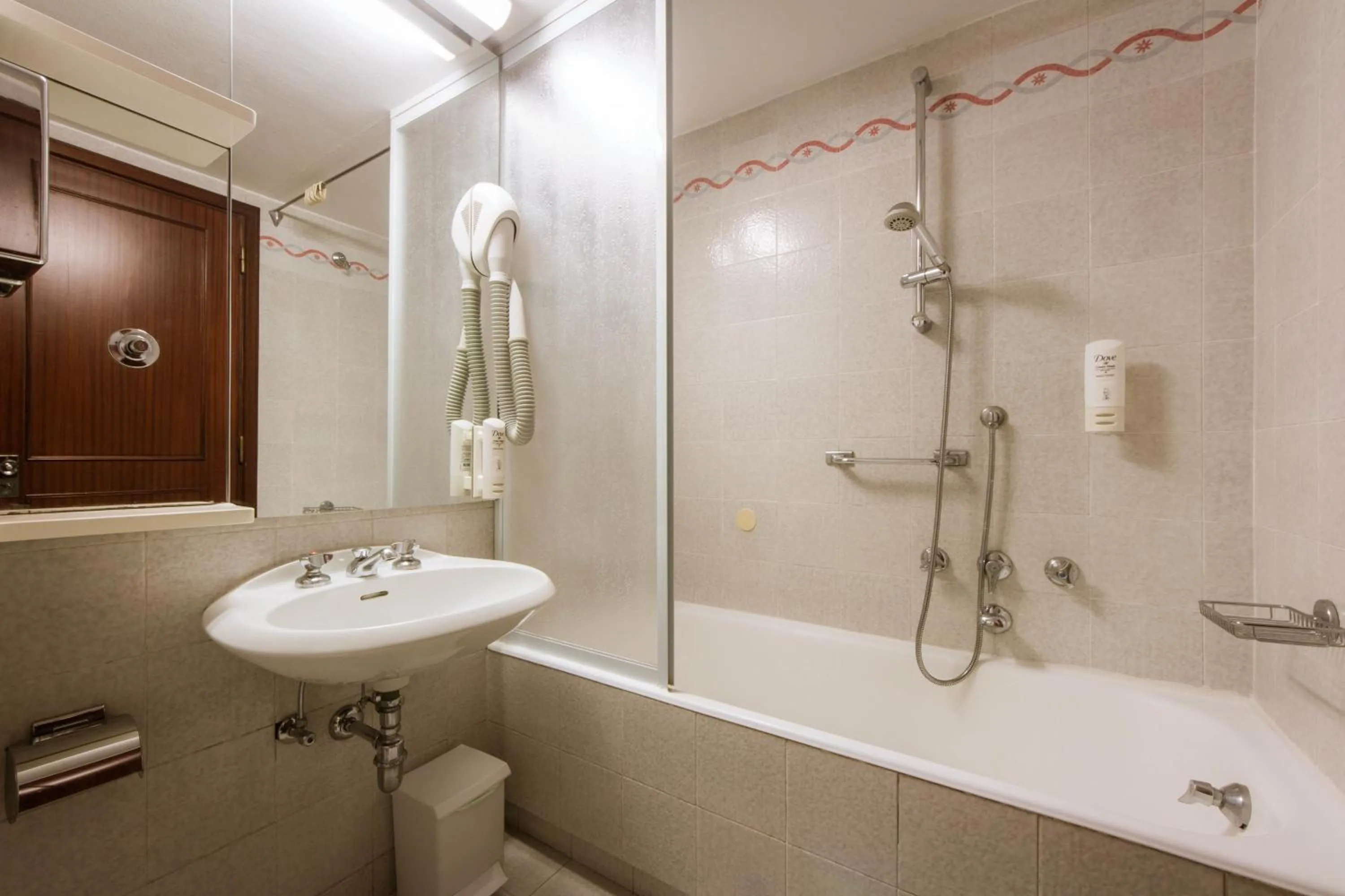 Photo of the whole room in Hotel Reale