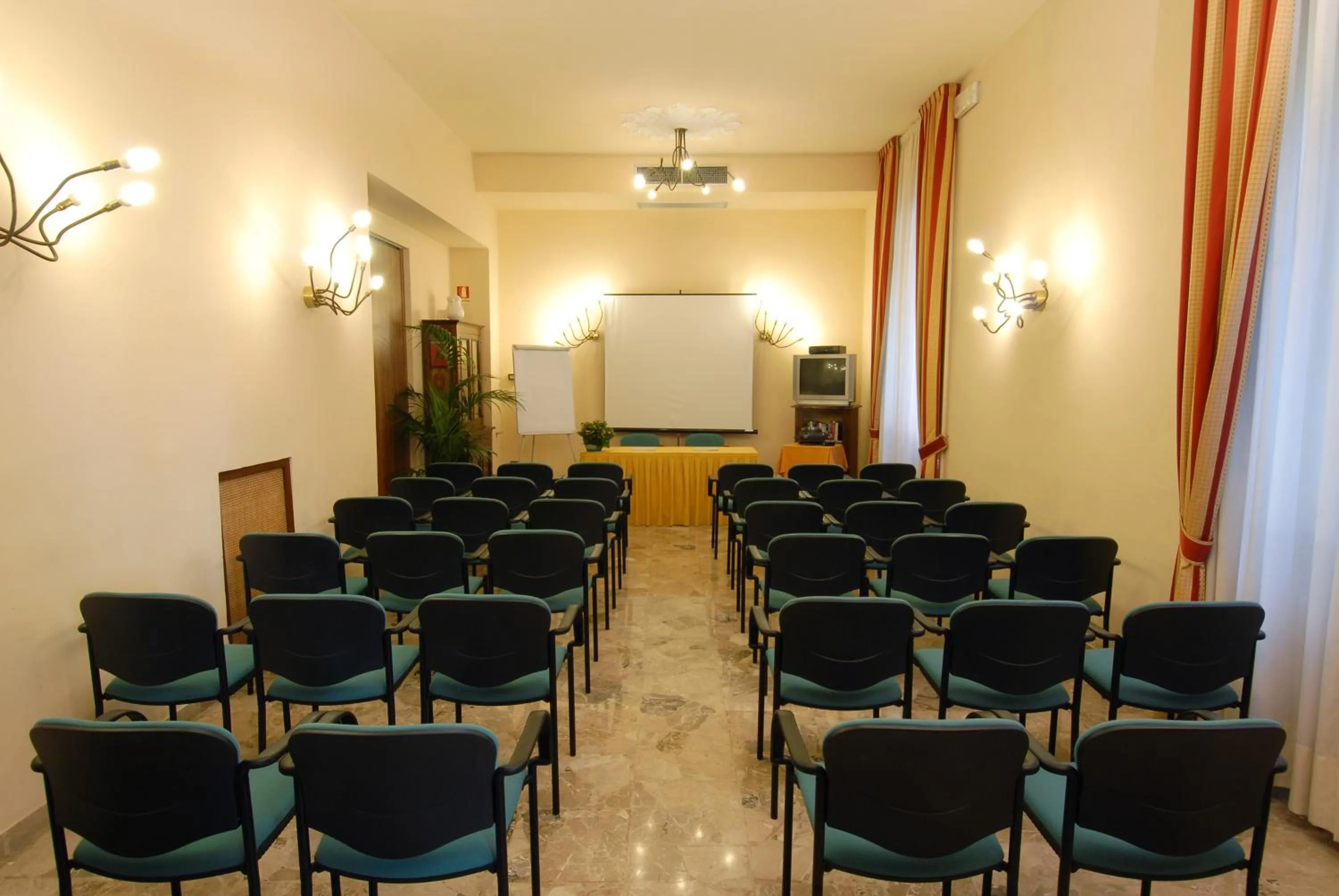 Communal lounge/ TV room in Hotel Reale