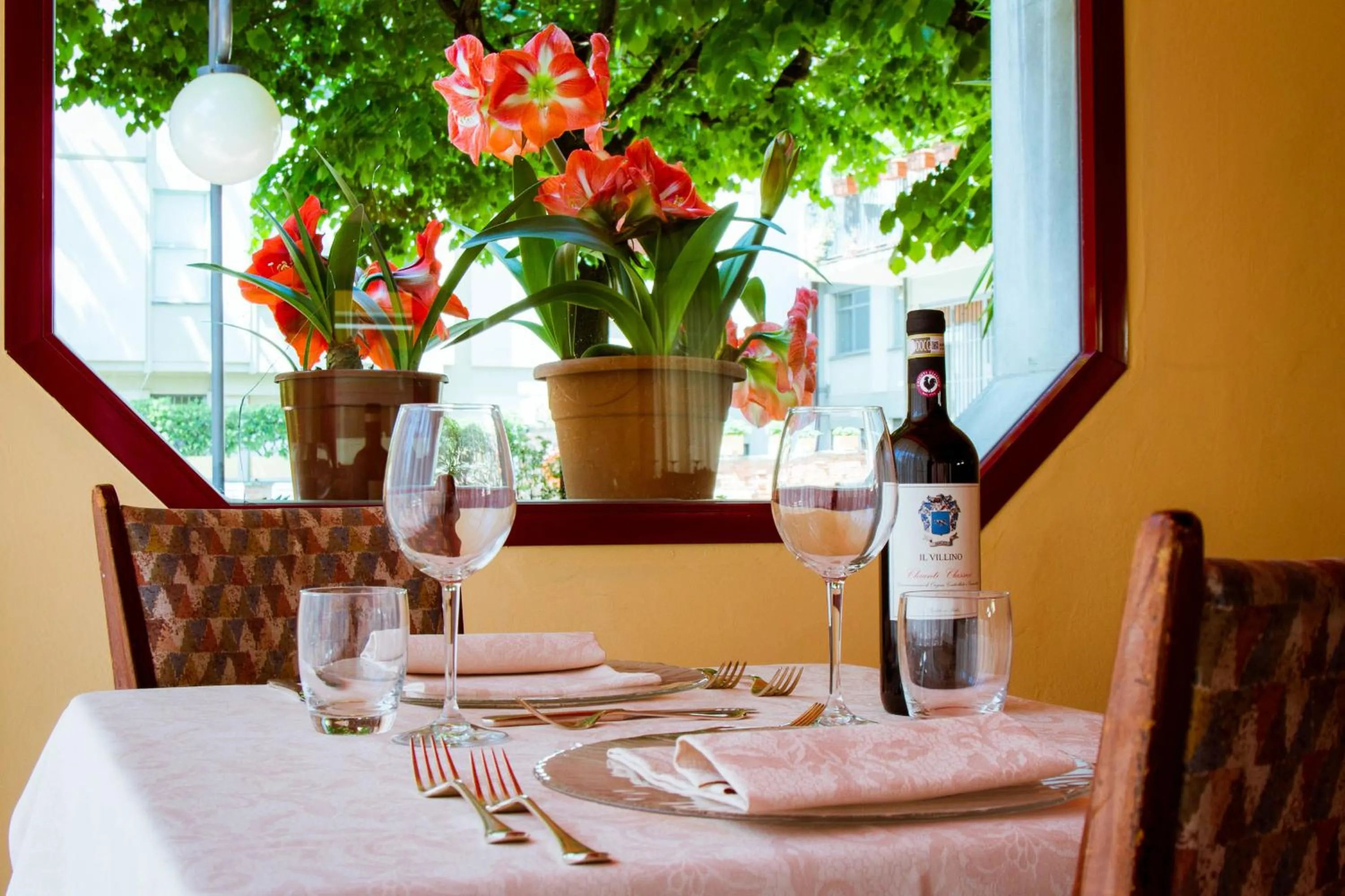 Restaurant/places to eat in Hotel Reale