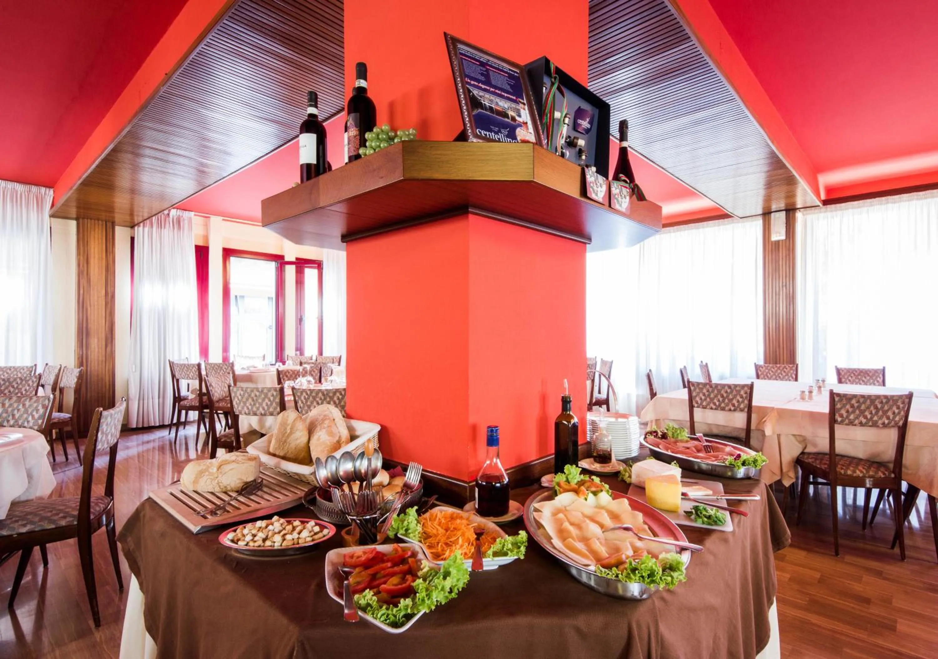 Restaurant/places to eat in Hotel Reale