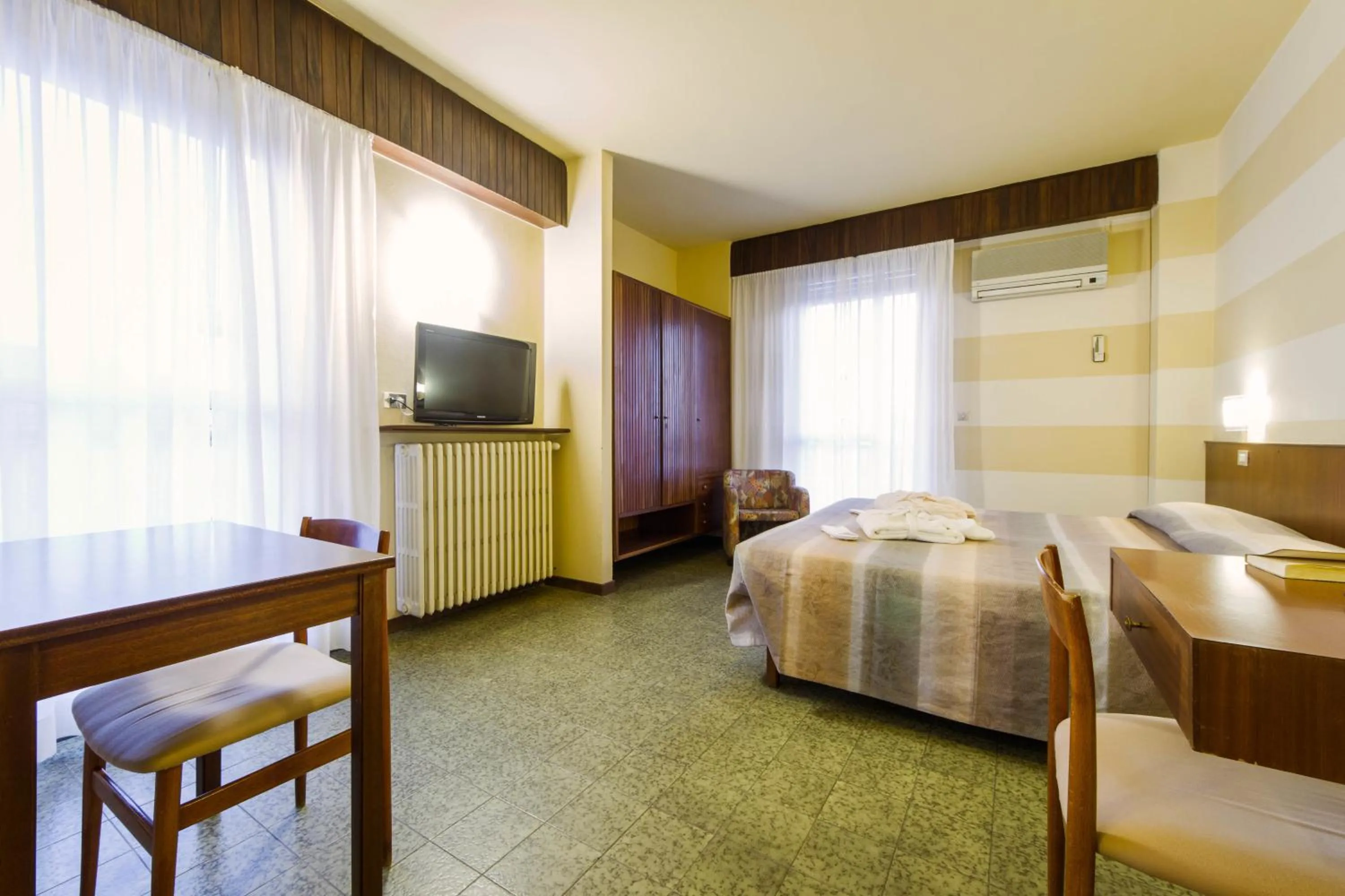 Photo of the whole room, Bed in Hotel Reale