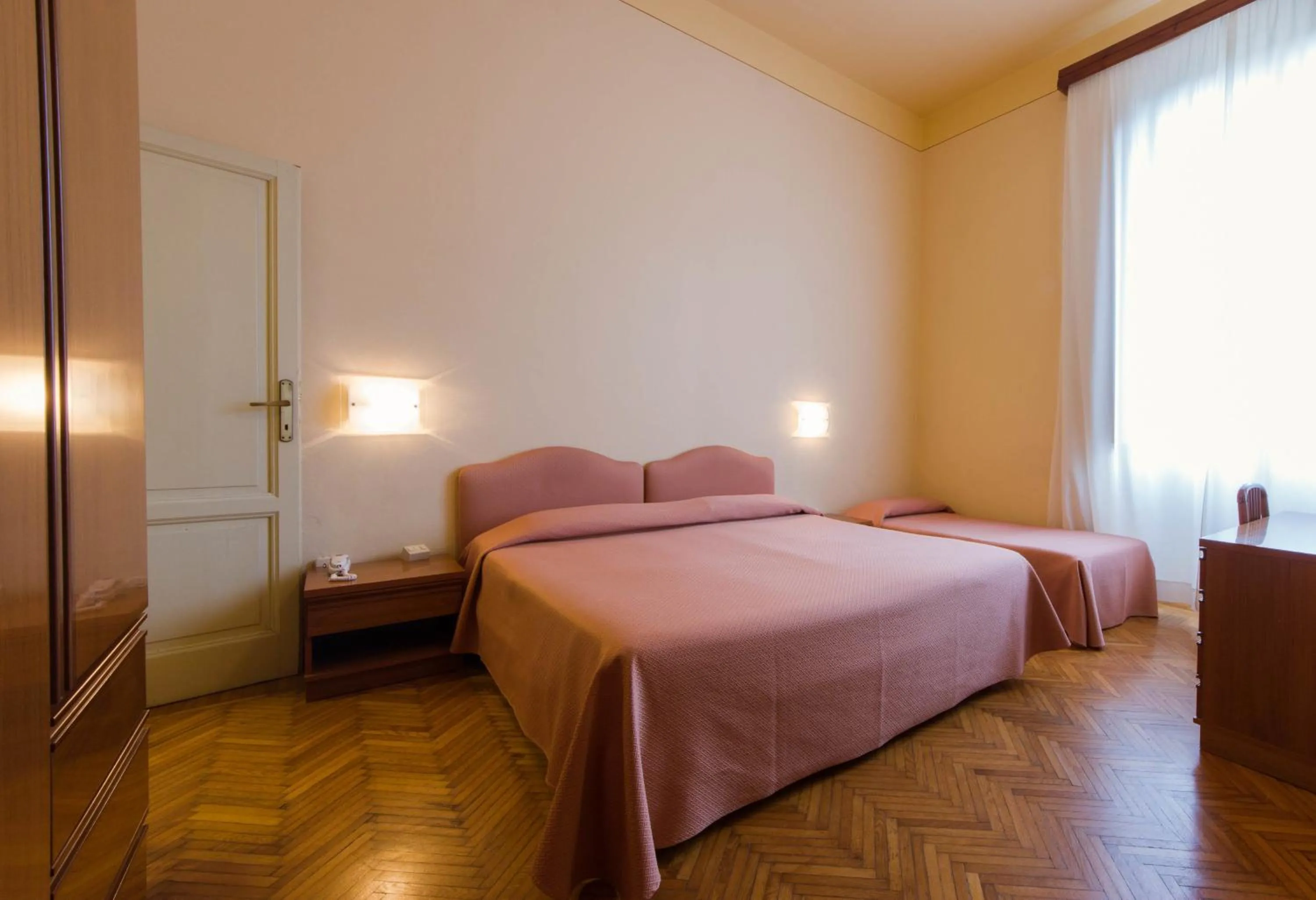 Photo of the whole room, Bed in Hotel Reale