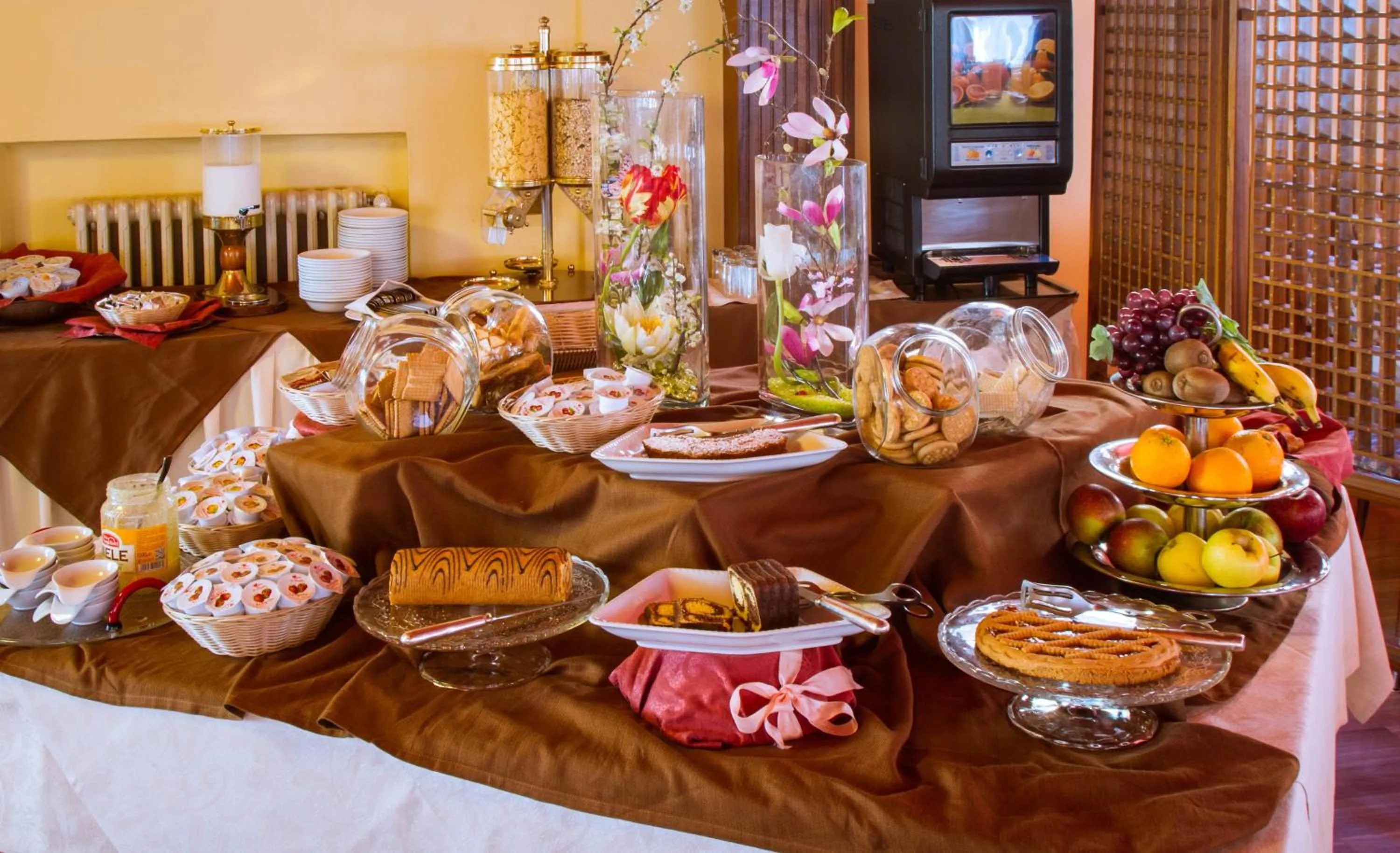Restaurant/places to eat in Hotel Reale