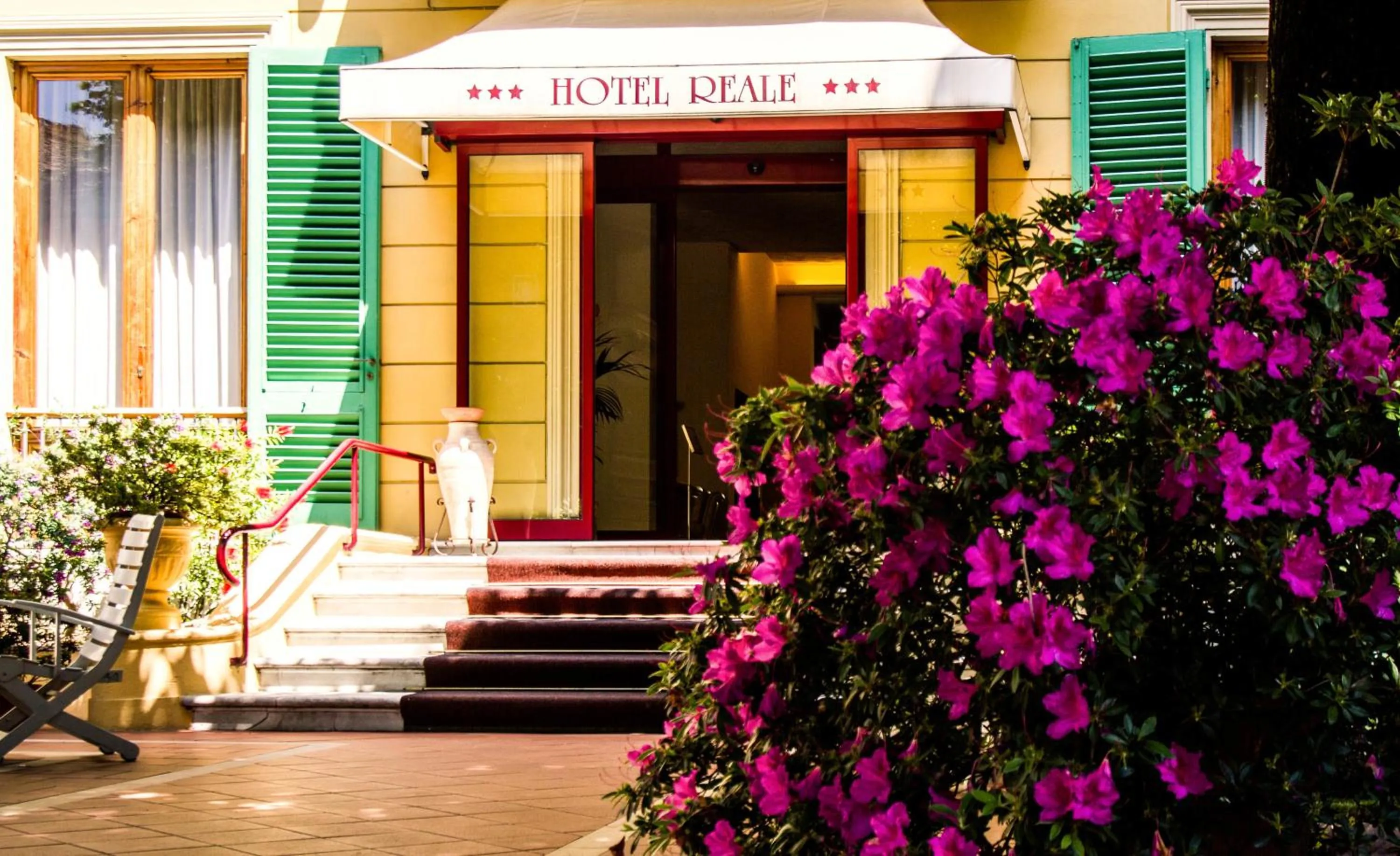 Facade/entrance in Hotel Reale