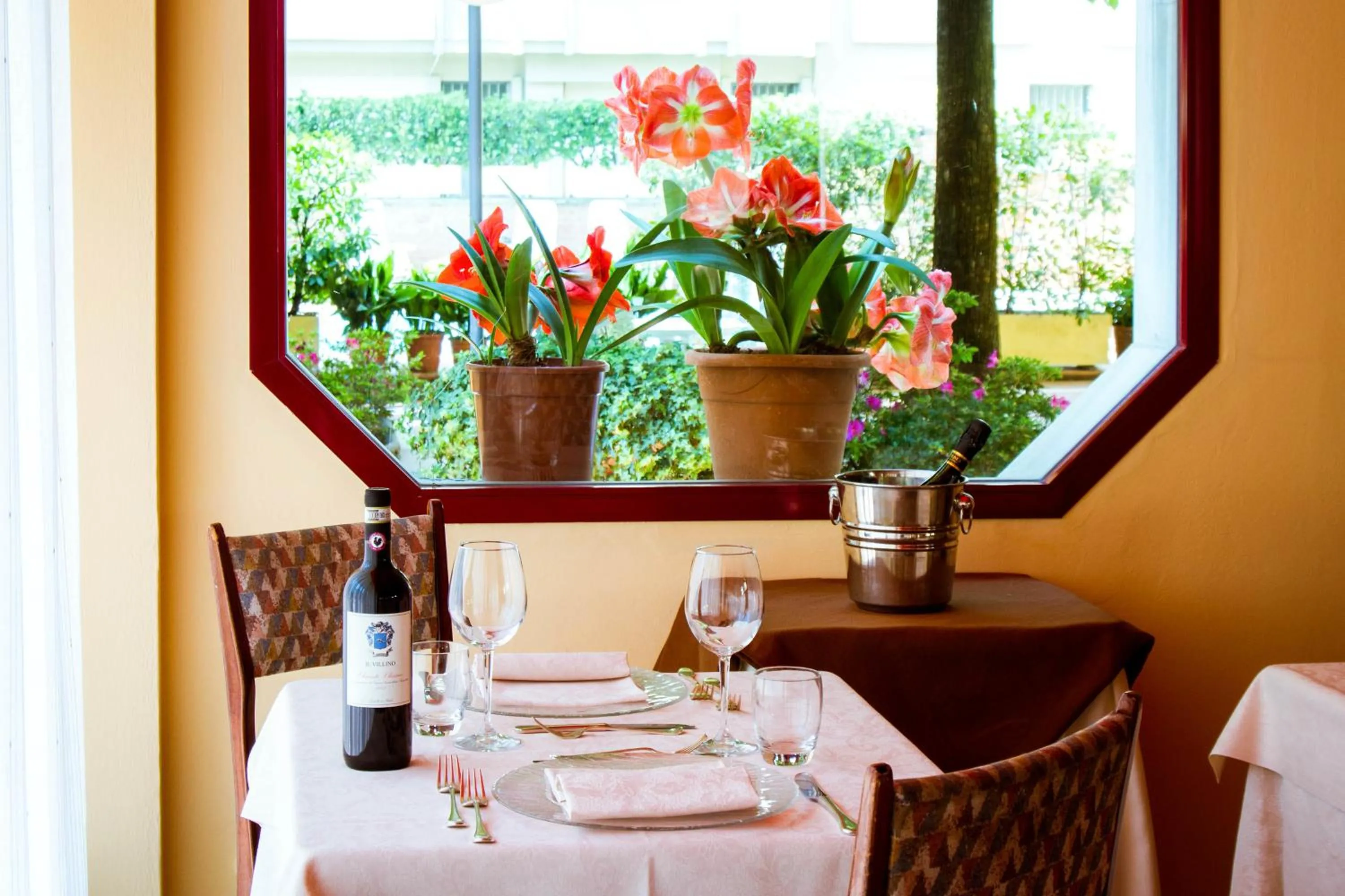 Restaurant/places to eat in Hotel Reale