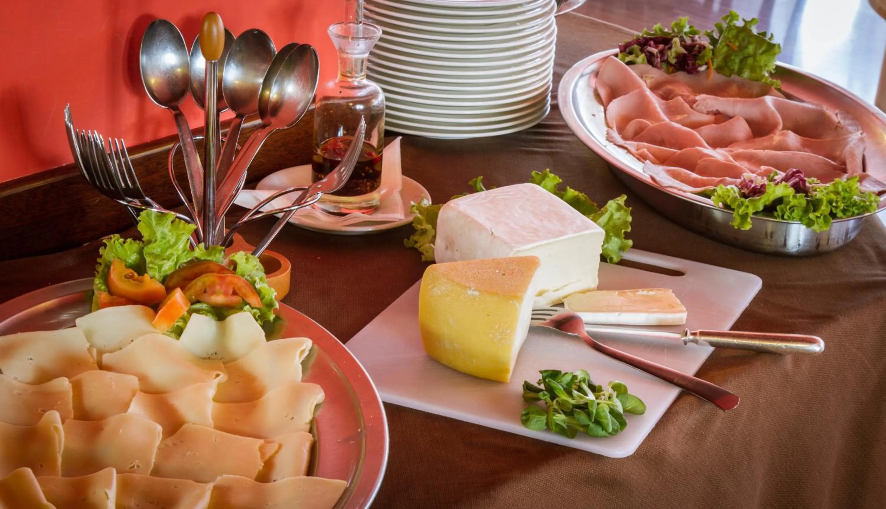 Restaurant/places to eat in Hotel Reale