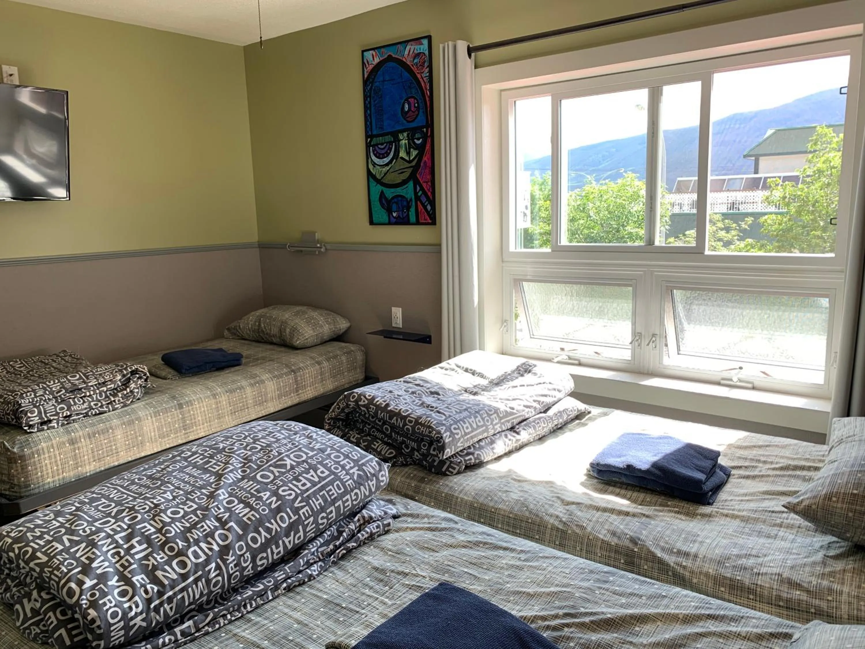 Bed in Jasper Downtown Hostel