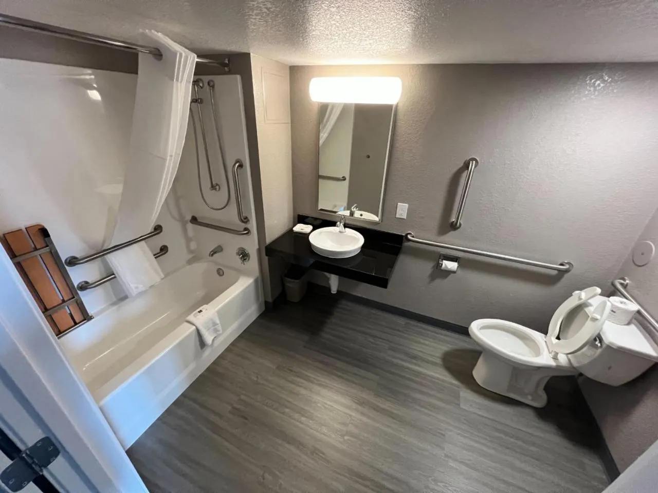 Bathroom in Motel 6-Council Bluffs, IA - Omaha East