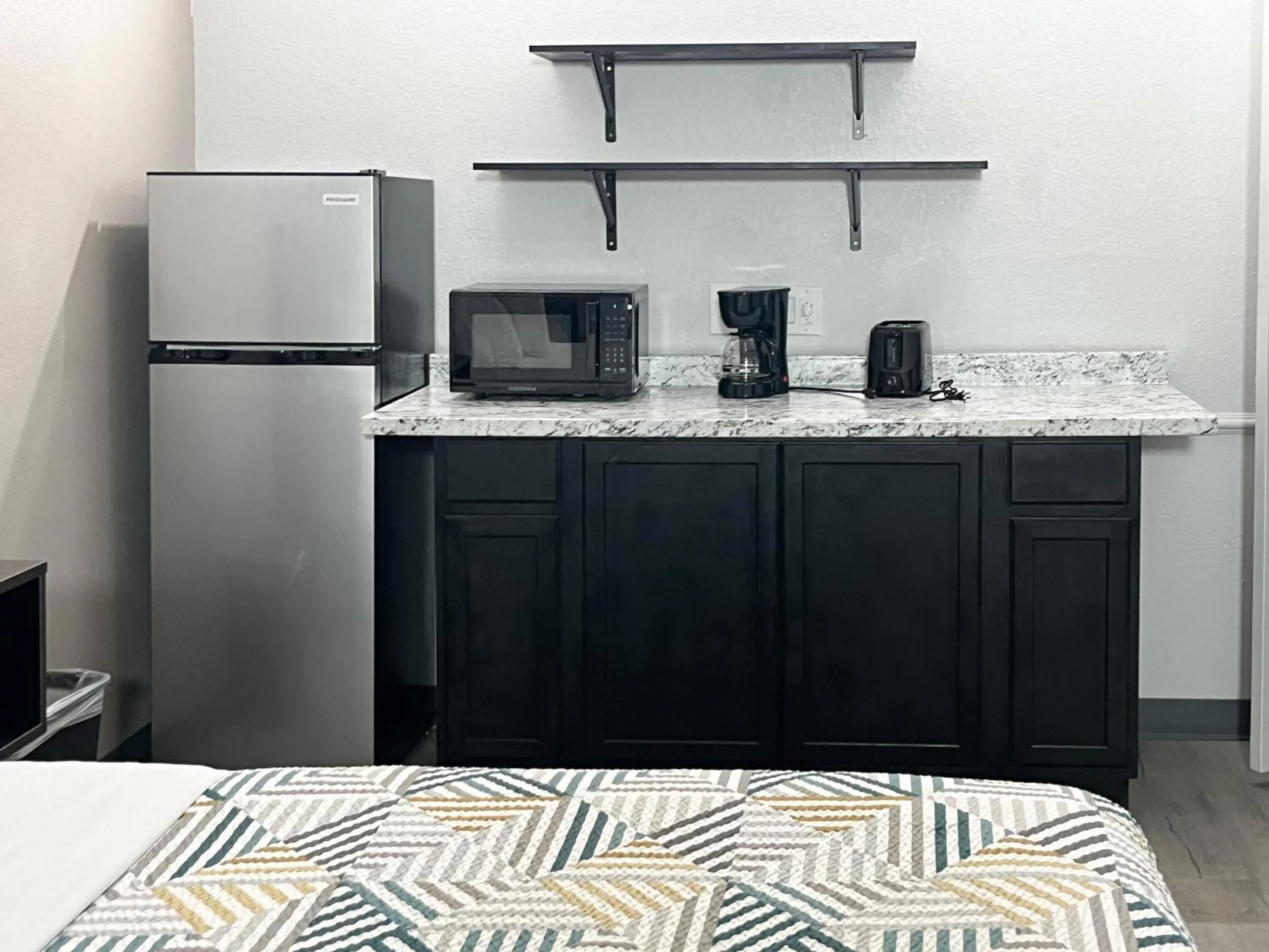 Bed in Motel 6-Council Bluffs, IA - Omaha East