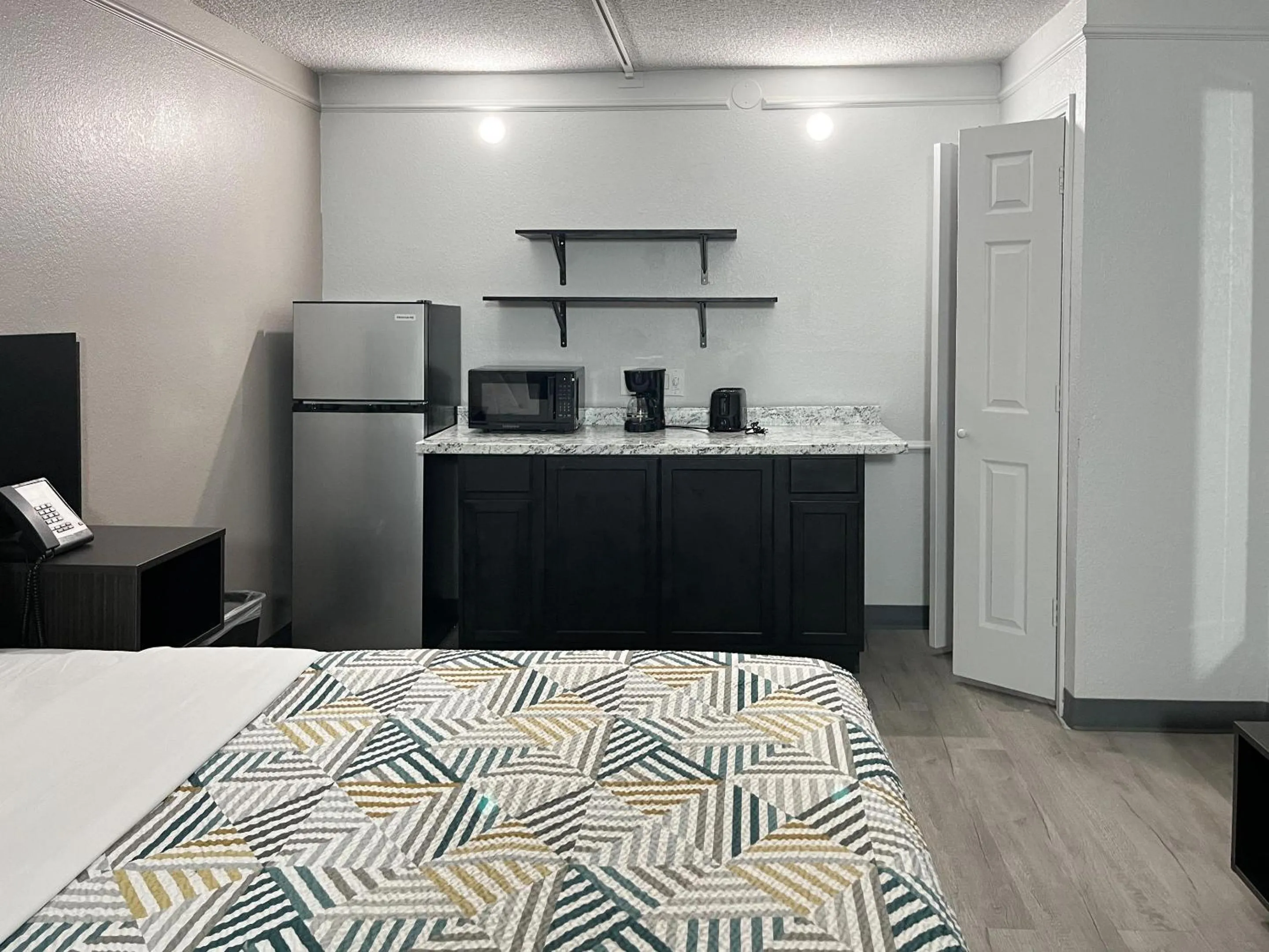 Bed in Motel 6-Council Bluffs, IA - Omaha East