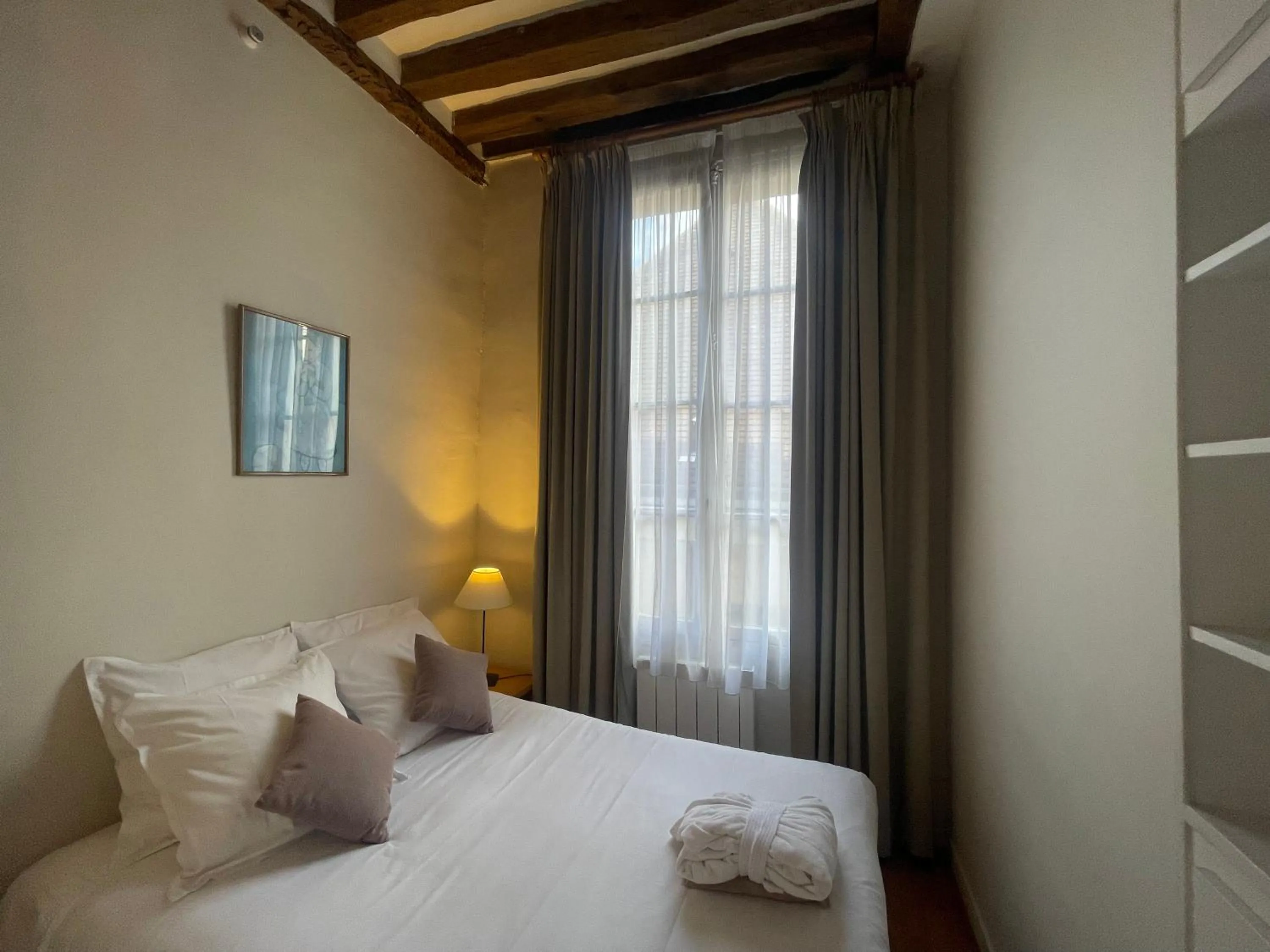 Bed in Hôtel Du Jeu De Paume