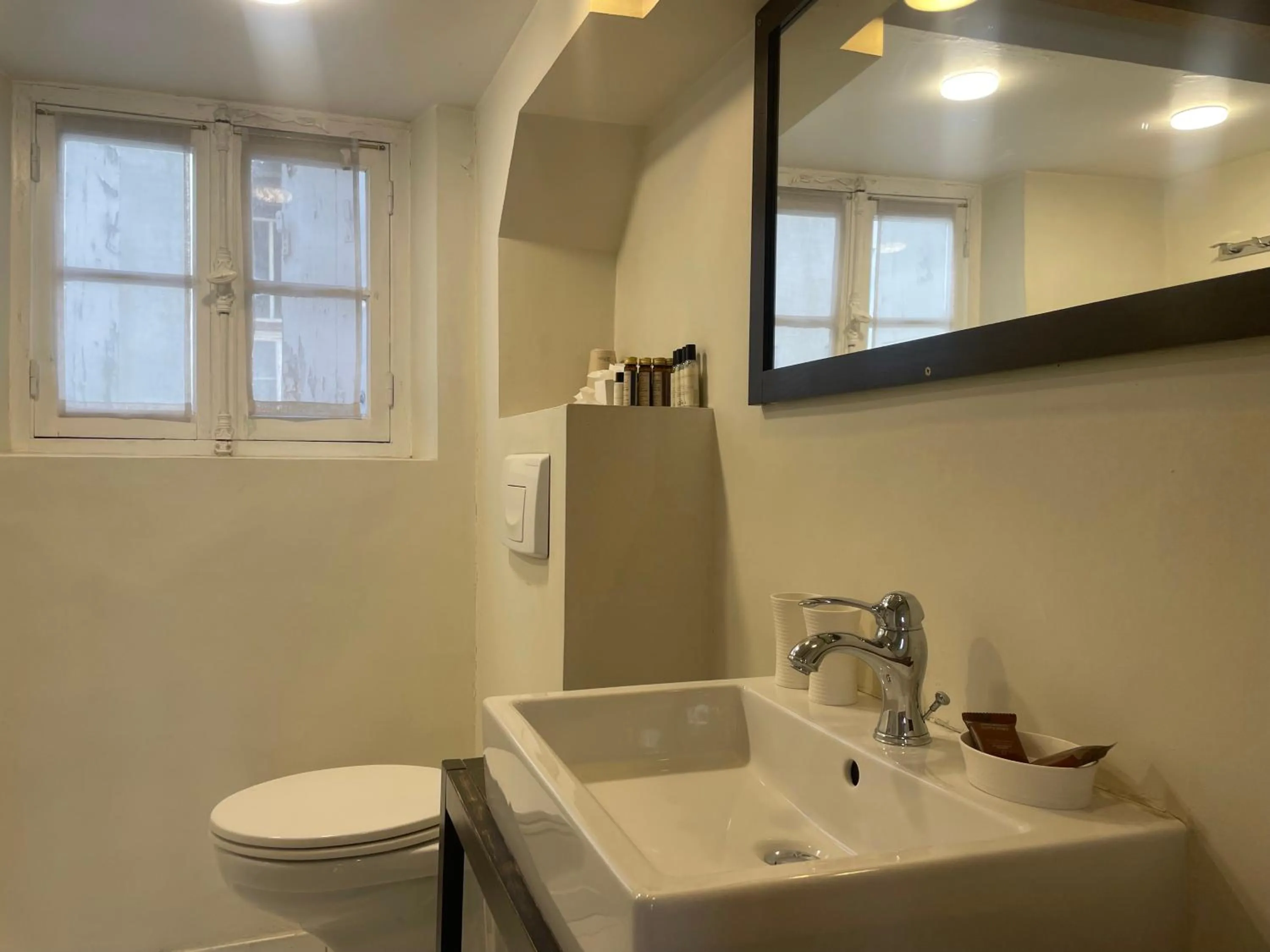 Bathroom in Hôtel Du Jeu De Paume