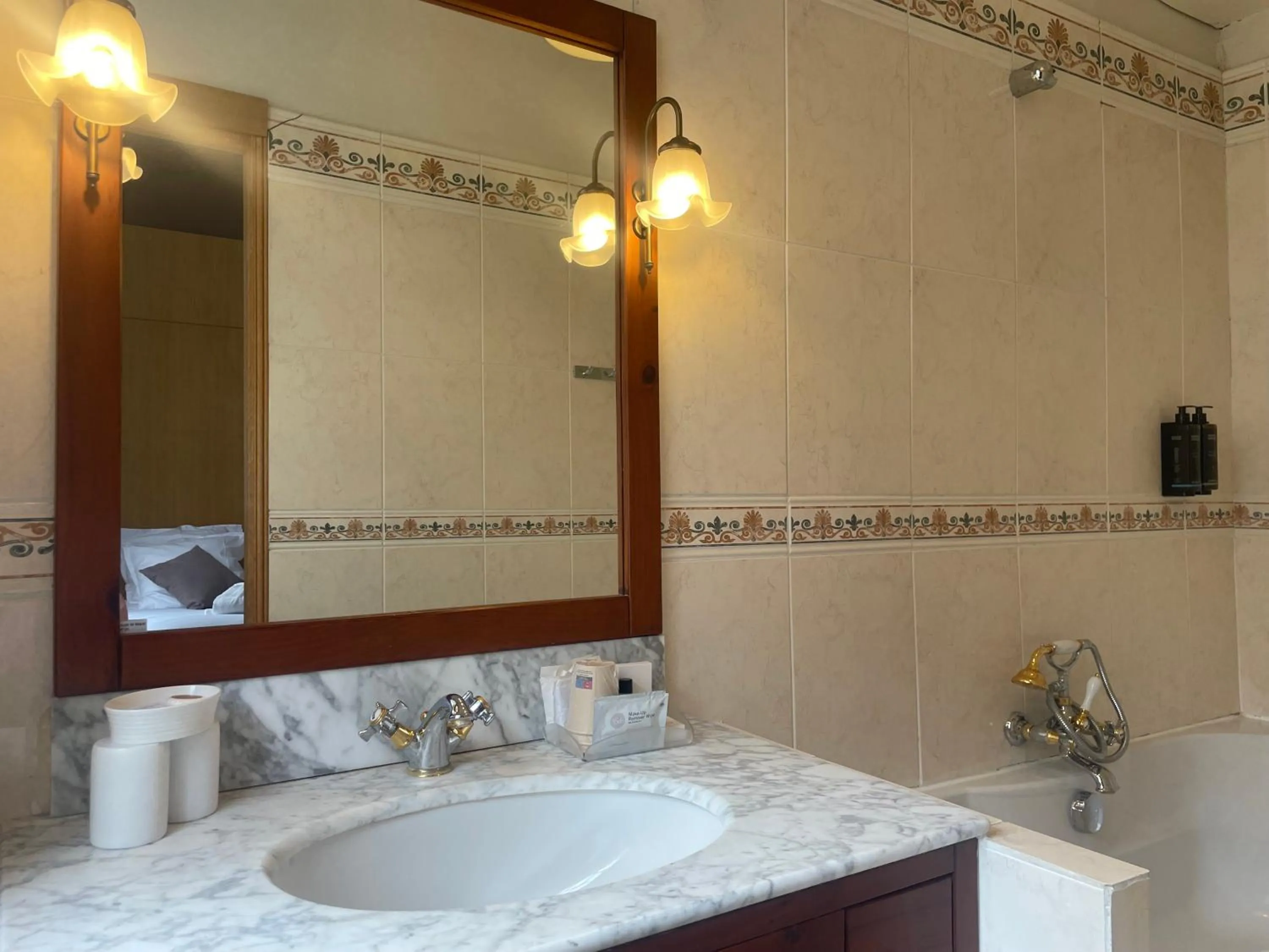 Bathroom in Hôtel Du Jeu De Paume