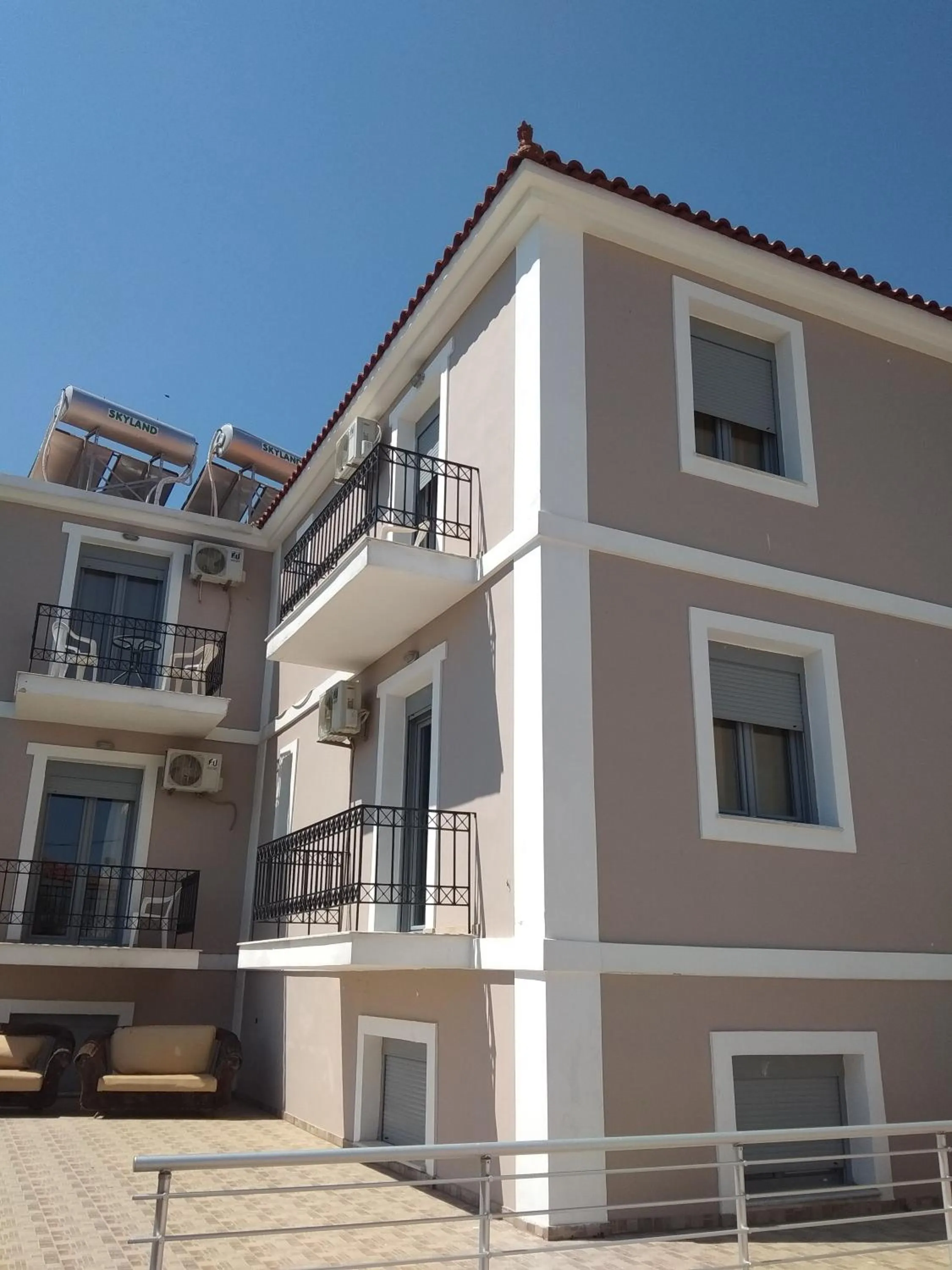 Property building in Pyrgos Sofokleous