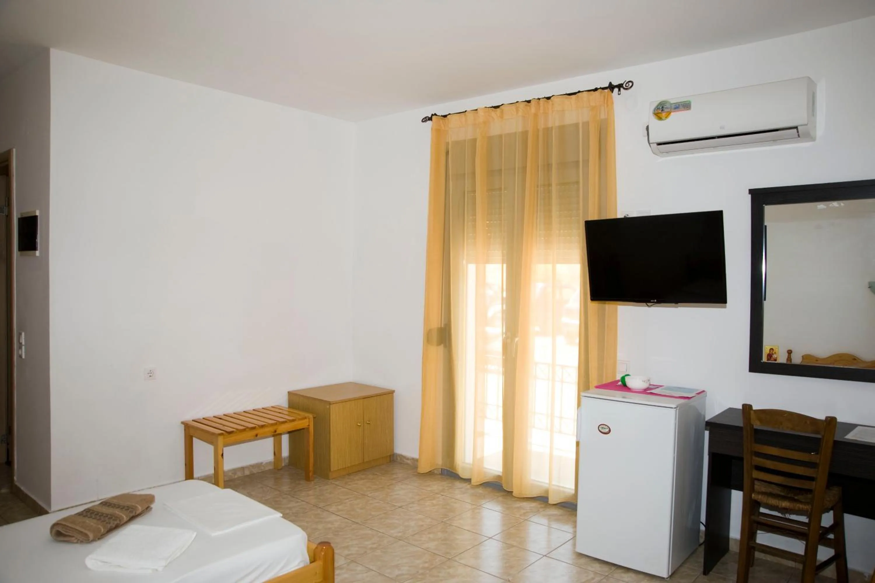 Photo of the whole room, Bed in Pyrgos Sofokleous