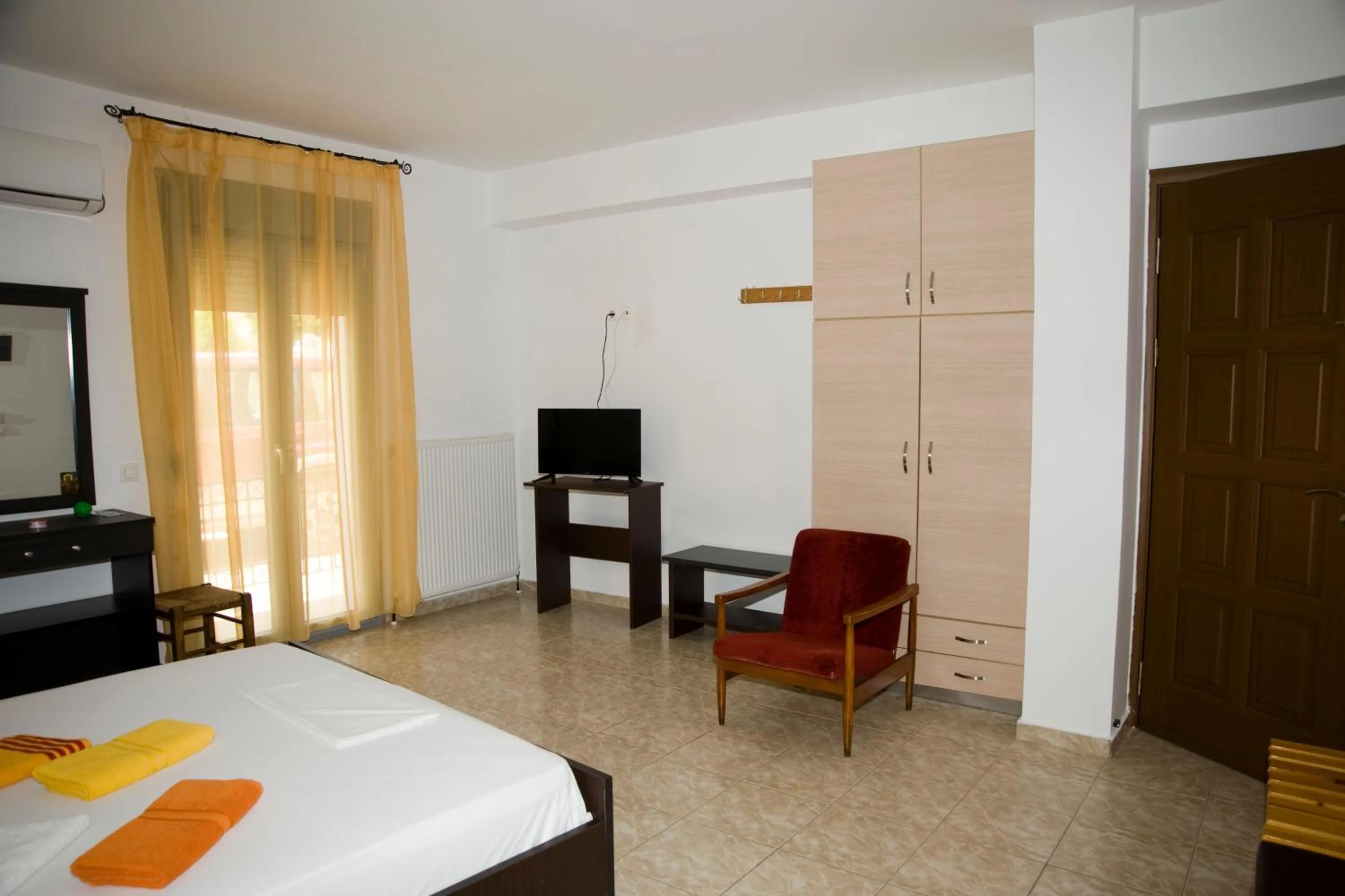 Bedroom, Bed in Pyrgos Sofokleous