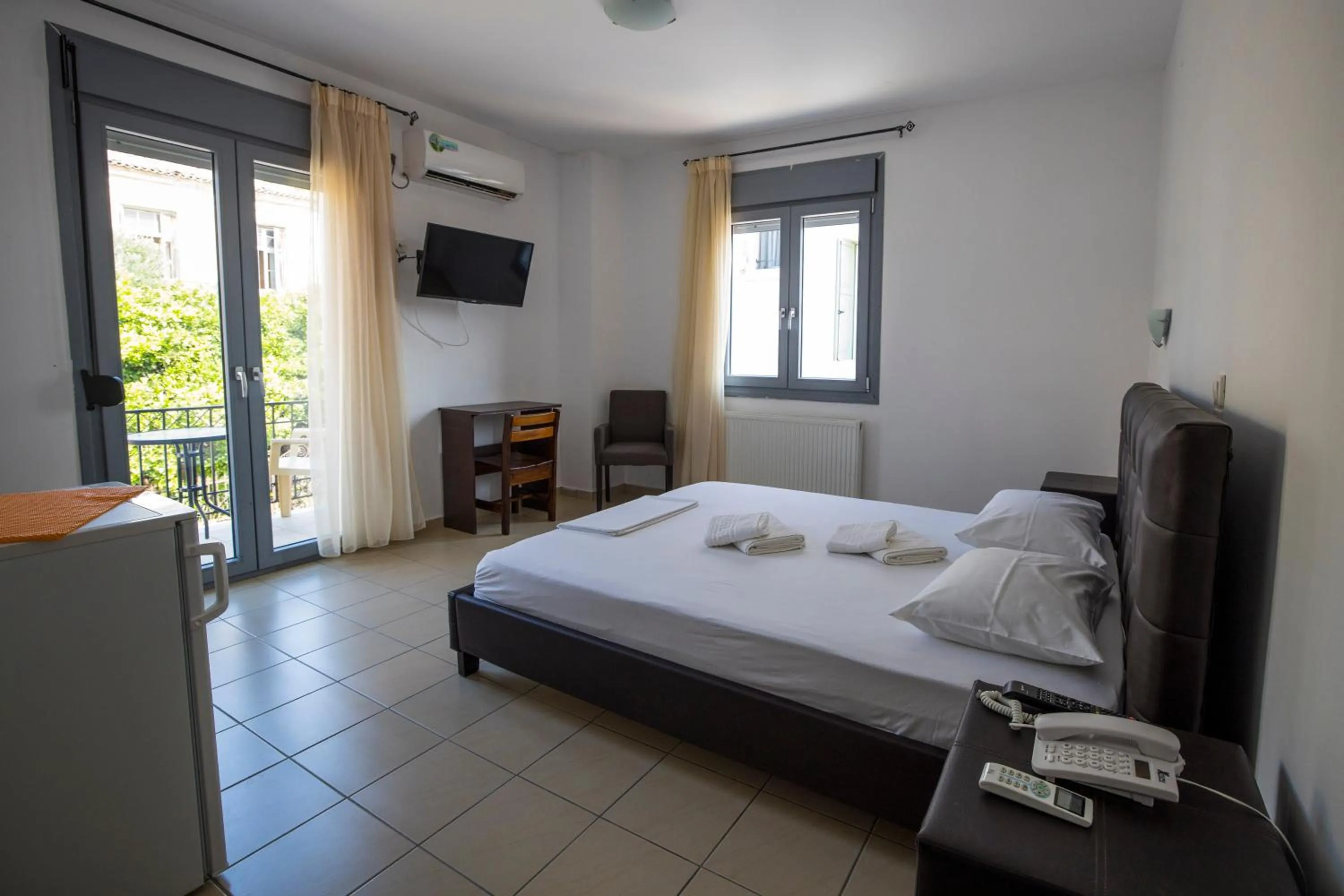 Bedroom, Bed in Pyrgos Sofokleous