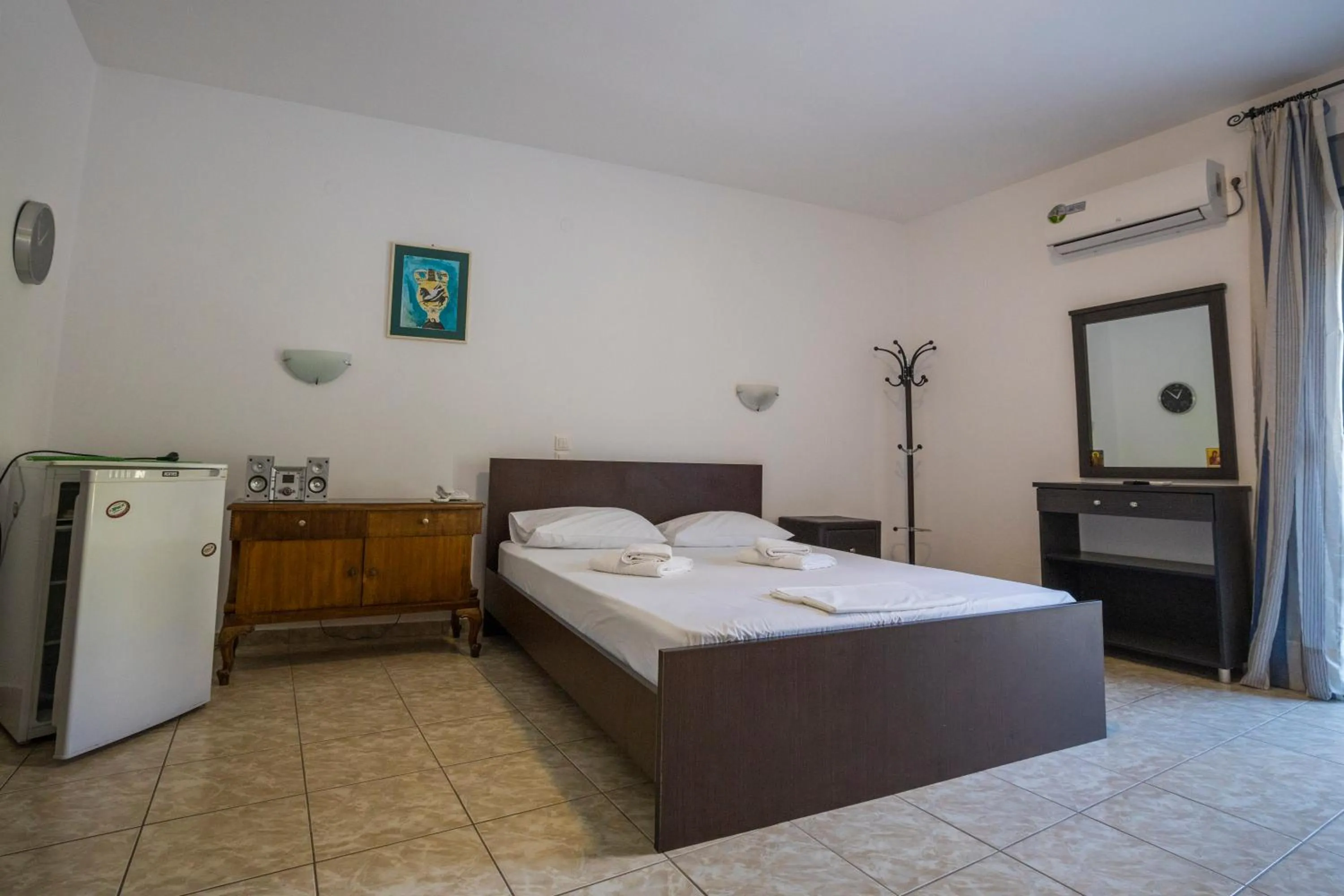 Bedroom, Bed in Pyrgos Sofokleous