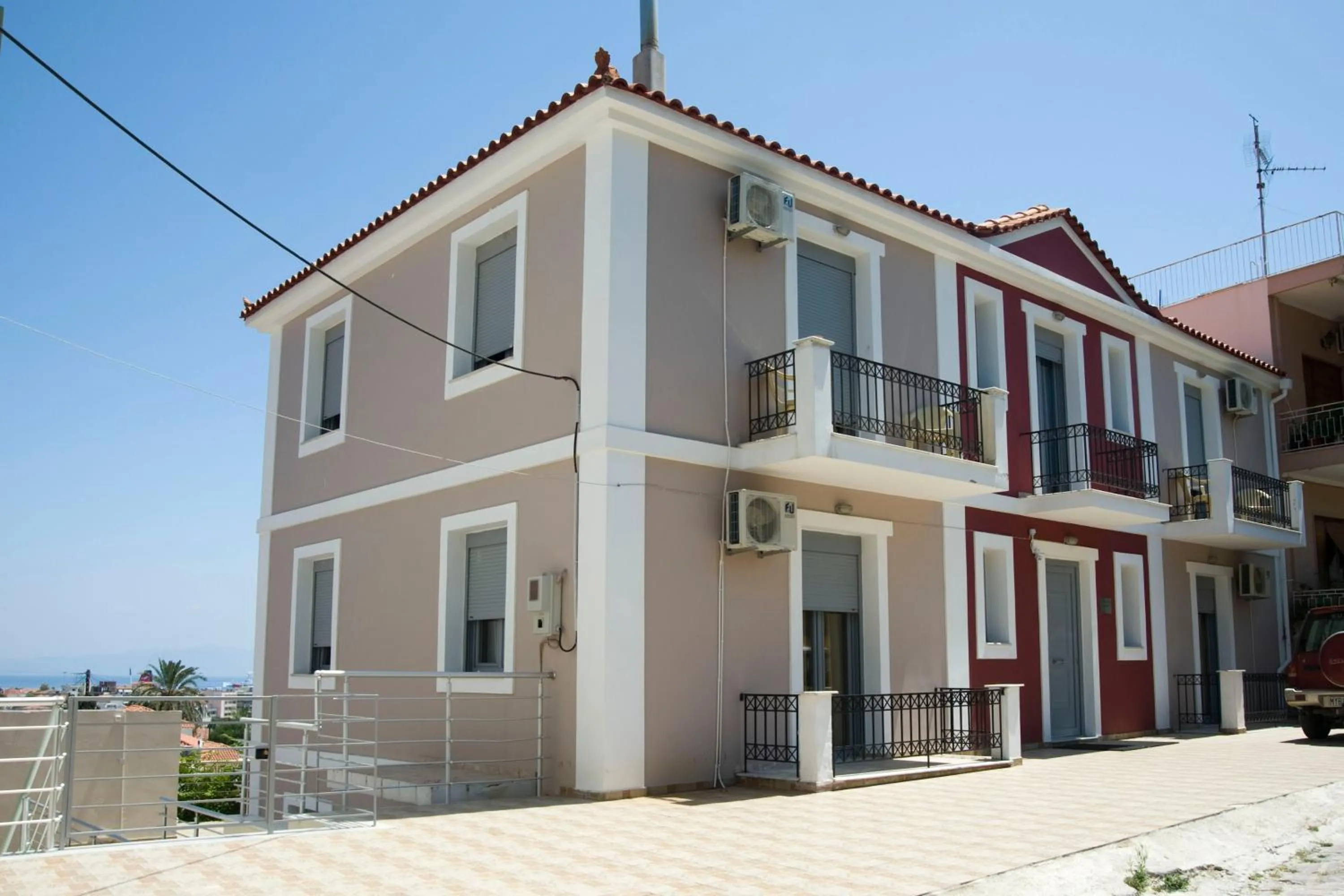 Property building in Pyrgos Sofokleous
