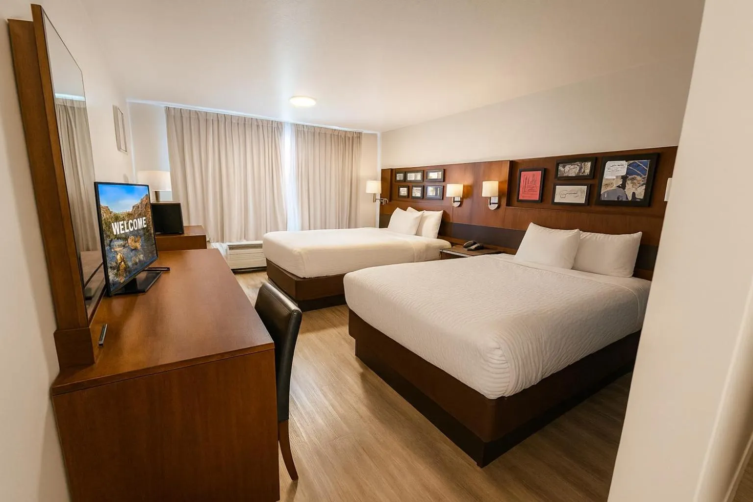 Photo of the whole room, Bed in Clarion Inn Idaho Falls Riverfront