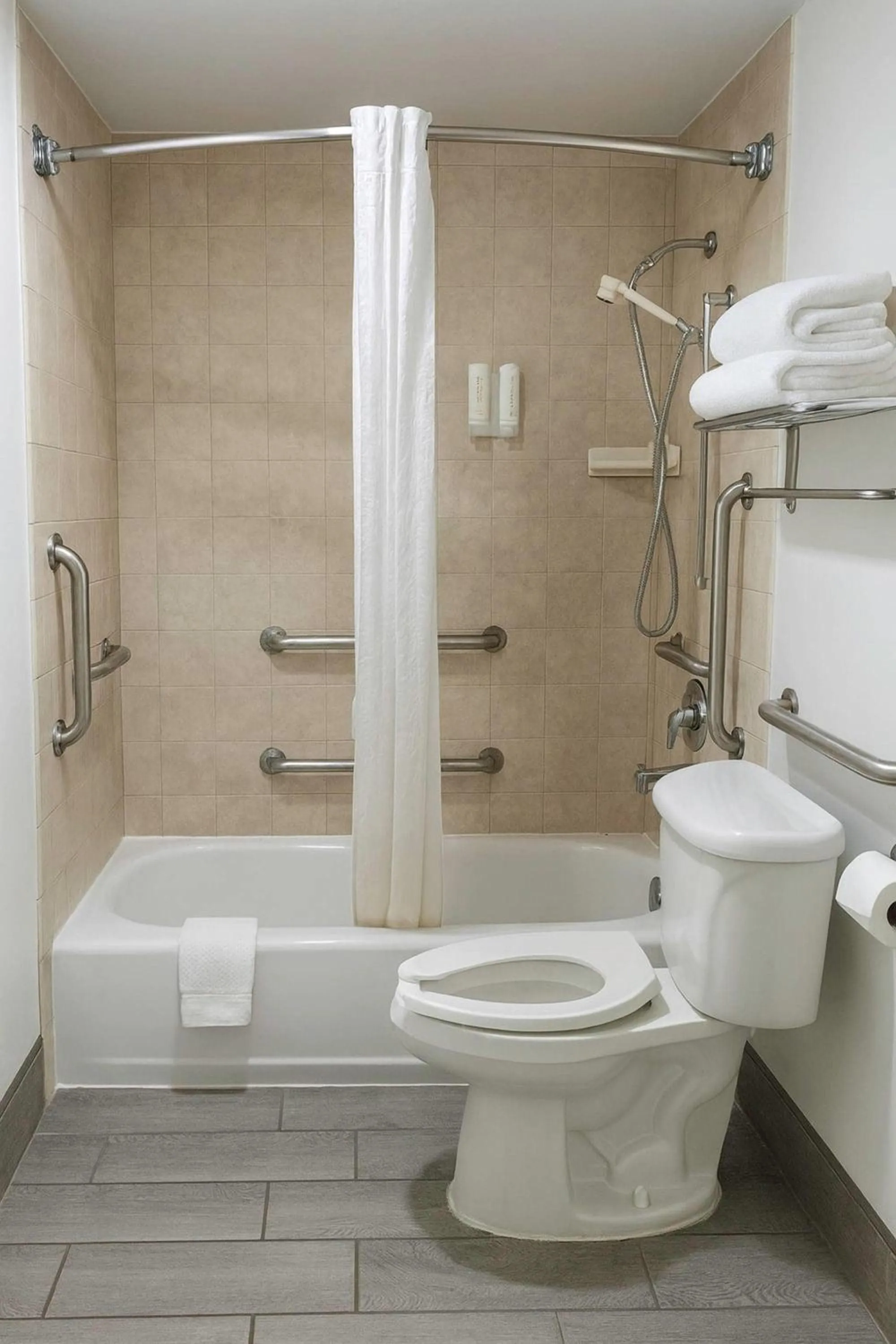 Bedroom in Clarion Inn Idaho Falls Riverfront