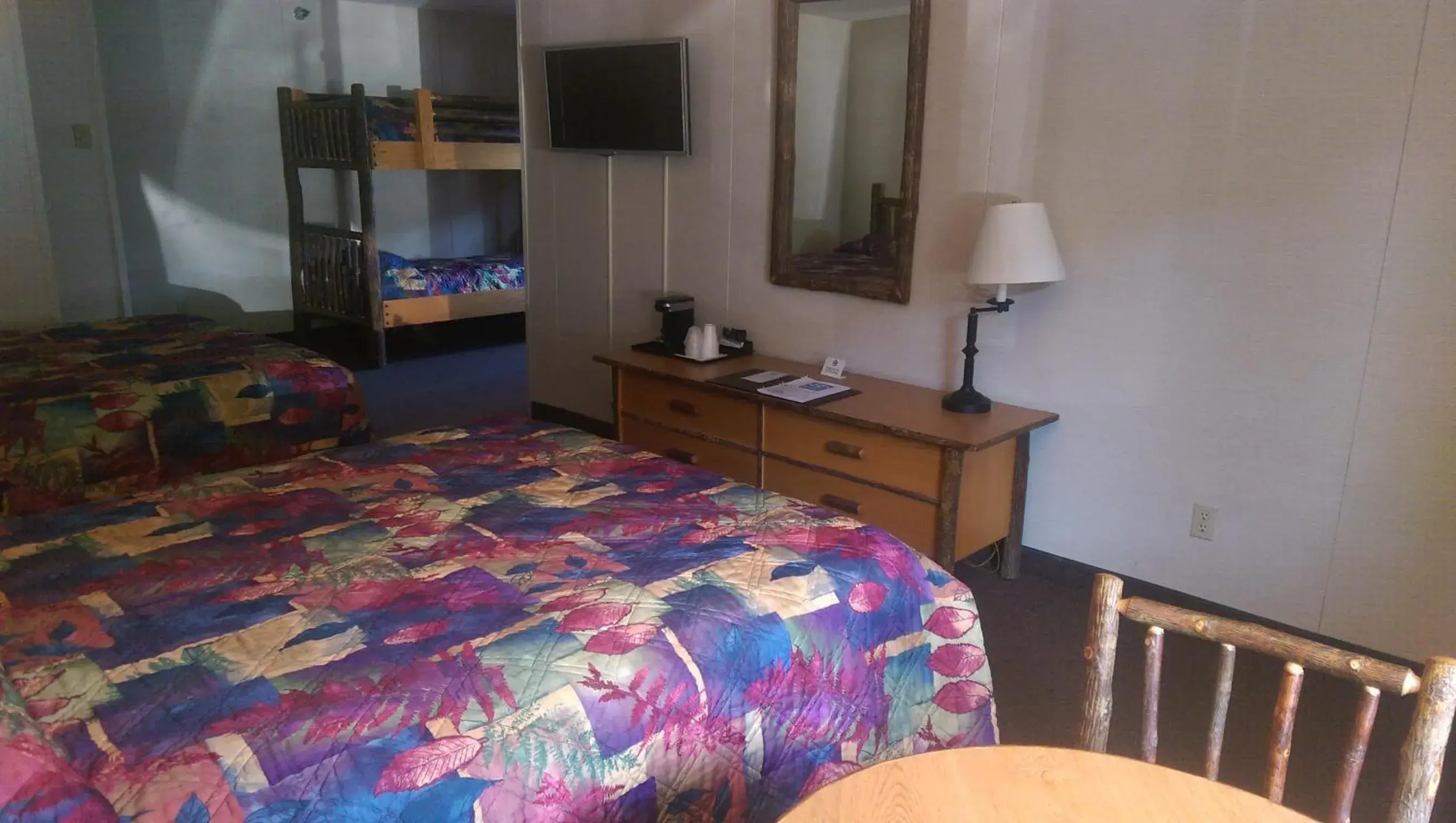 Deluxe Queen Studio in Rushmore Express & Suites Deluxe Queen Studio in Rushmore Express & Suites