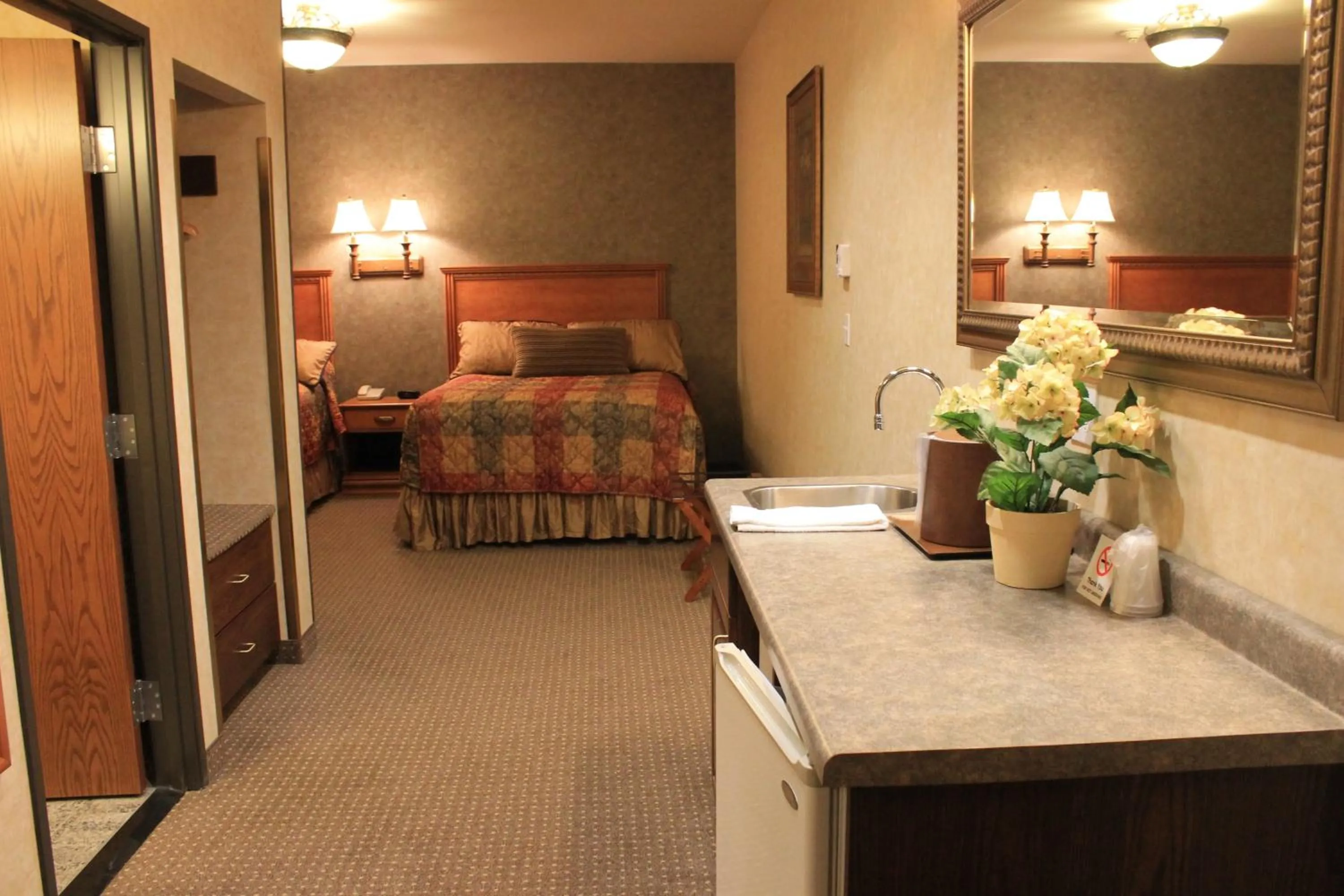 Bed in Rushmore Express & Suites