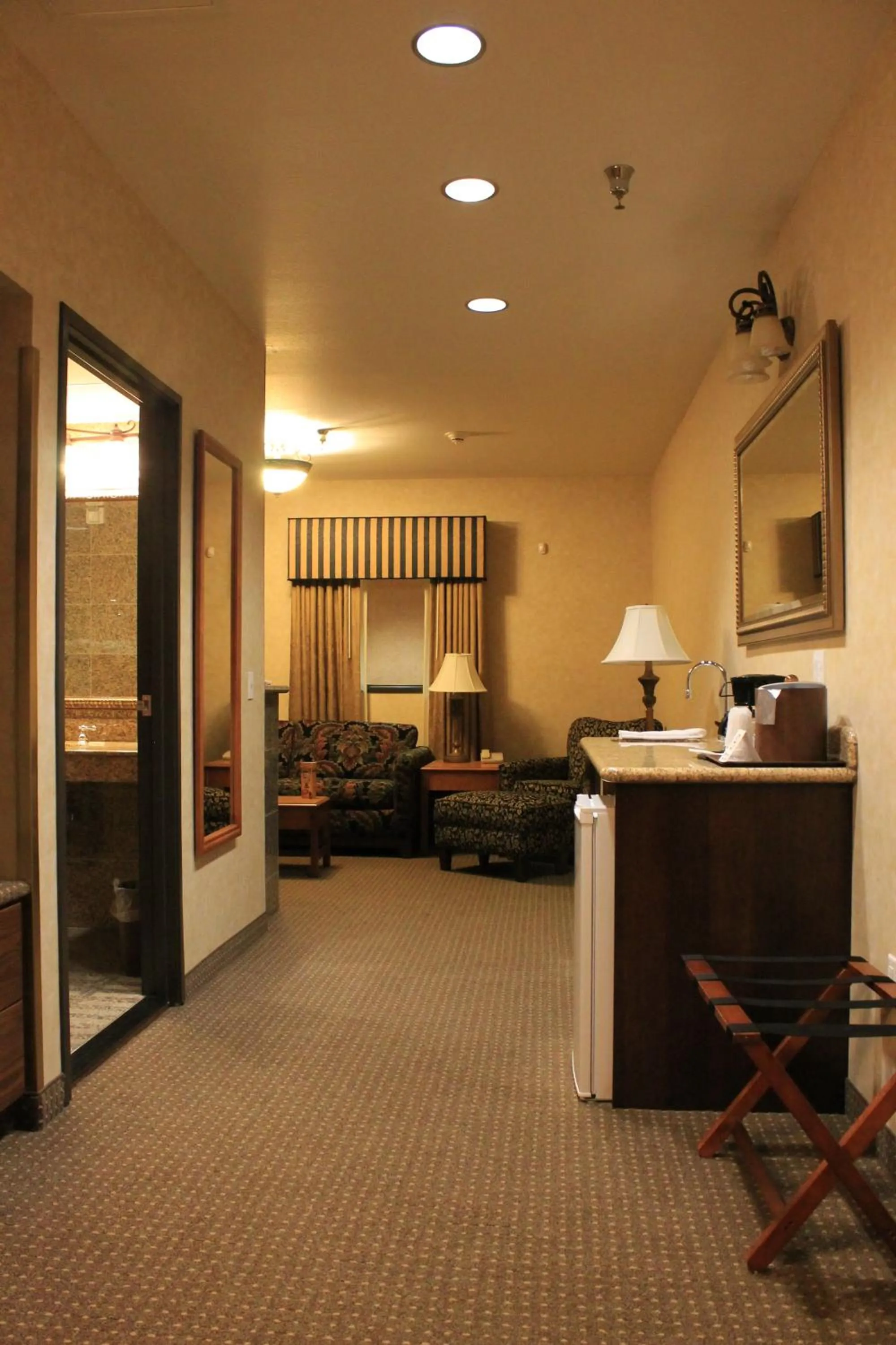 Bed in Rushmore Express & Suites