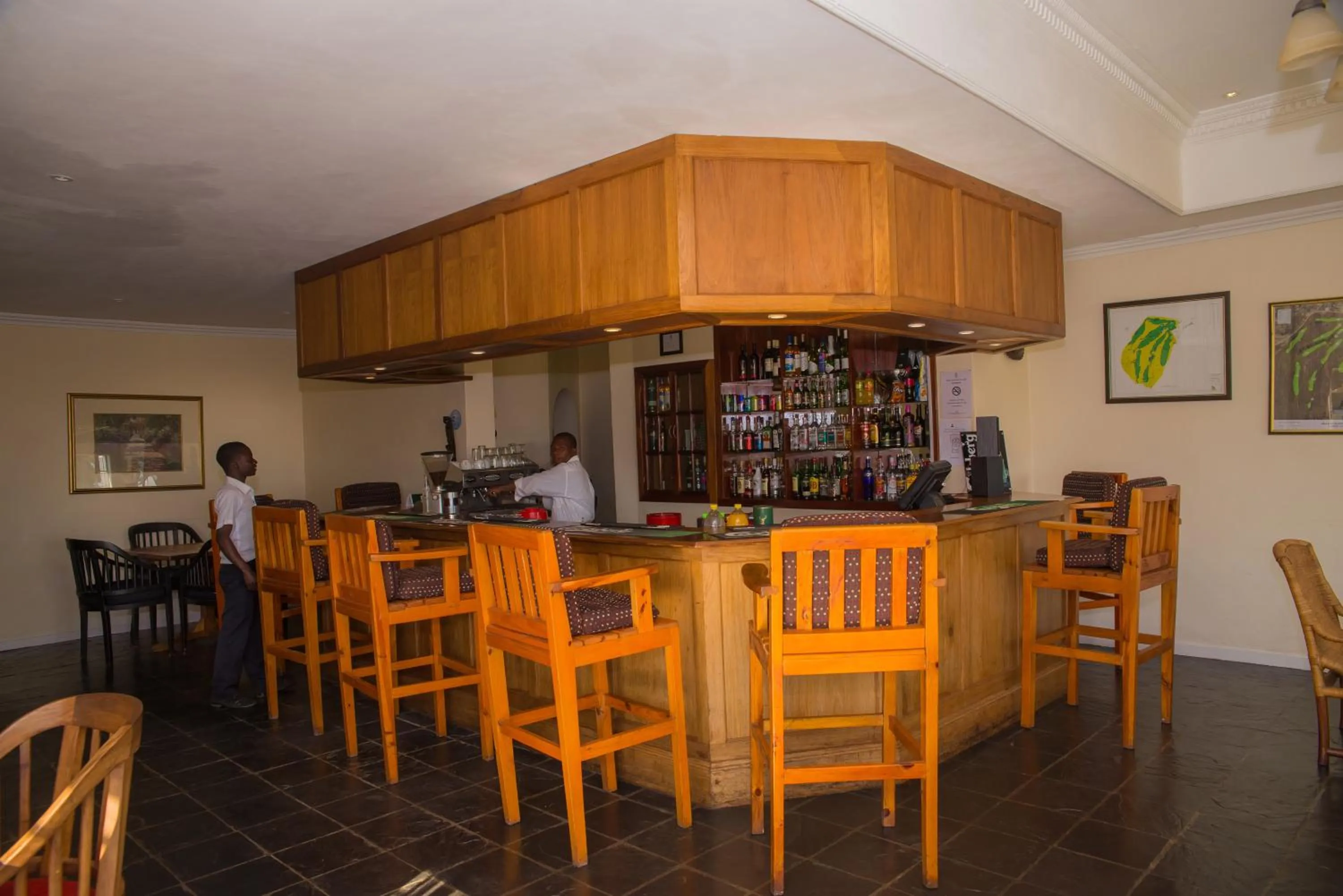 Lounge or bar in Game Haven Lodge