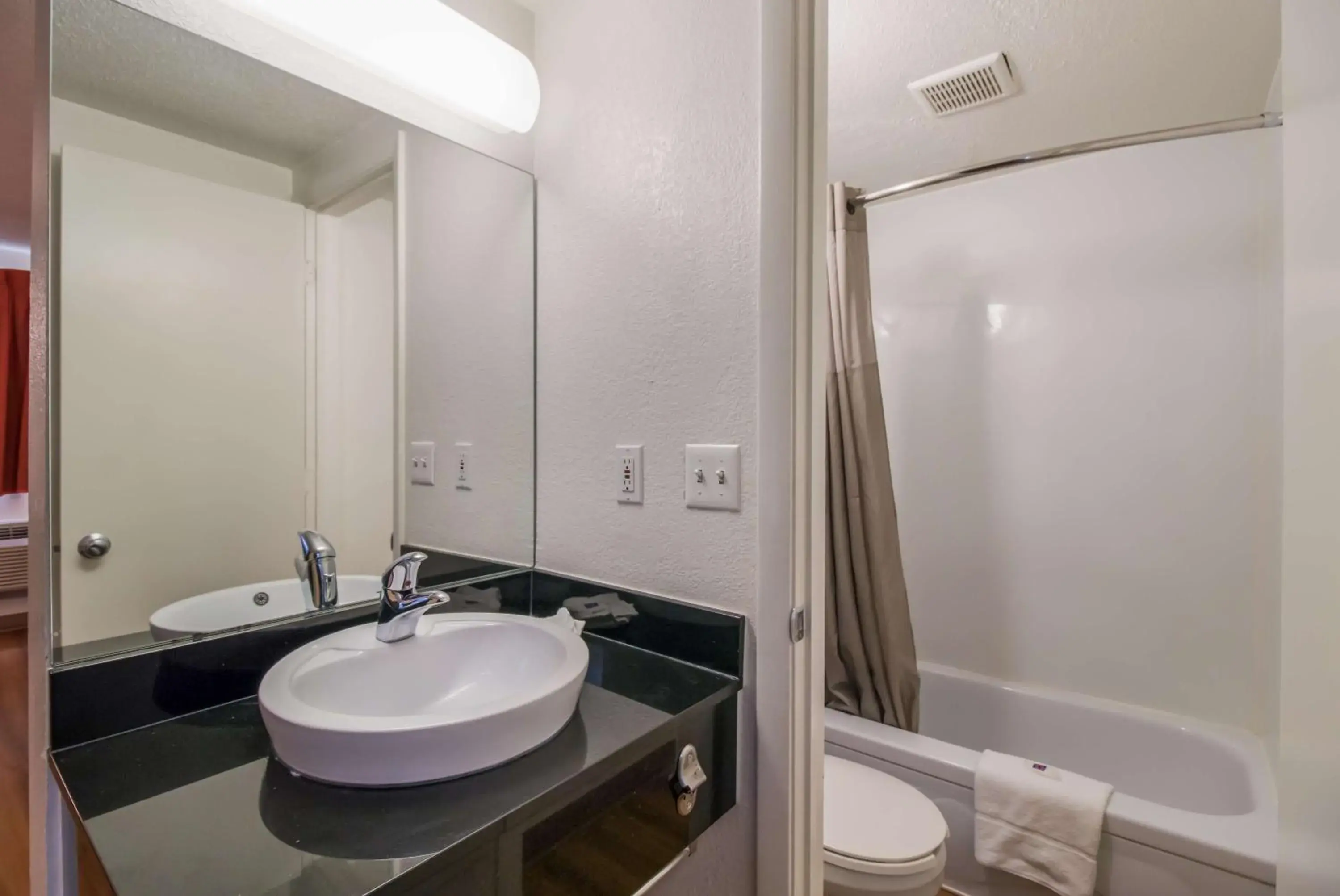 Bathroom in Motel 6-Fargo, ND - West Acres - North Fargo