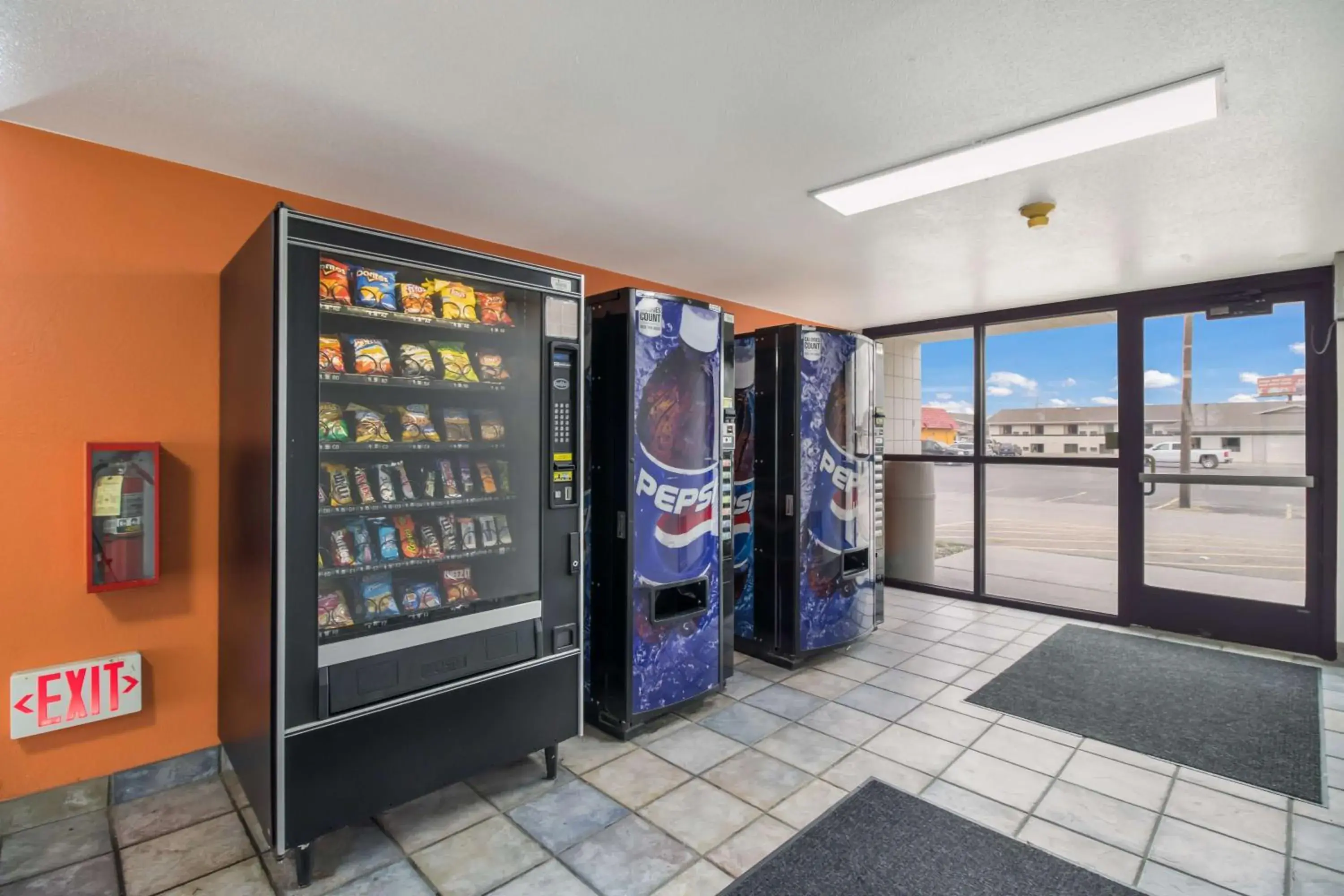 Property building in Motel 6-Fargo, ND - West Acres - North Fargo