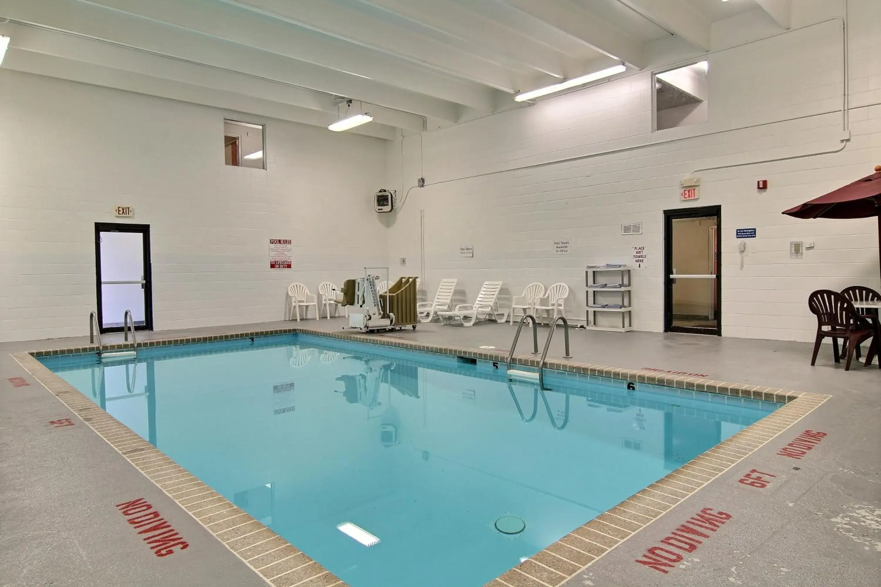 Swimming Pool in Motel 6-Fargo, ND - West Acres - North Fargo