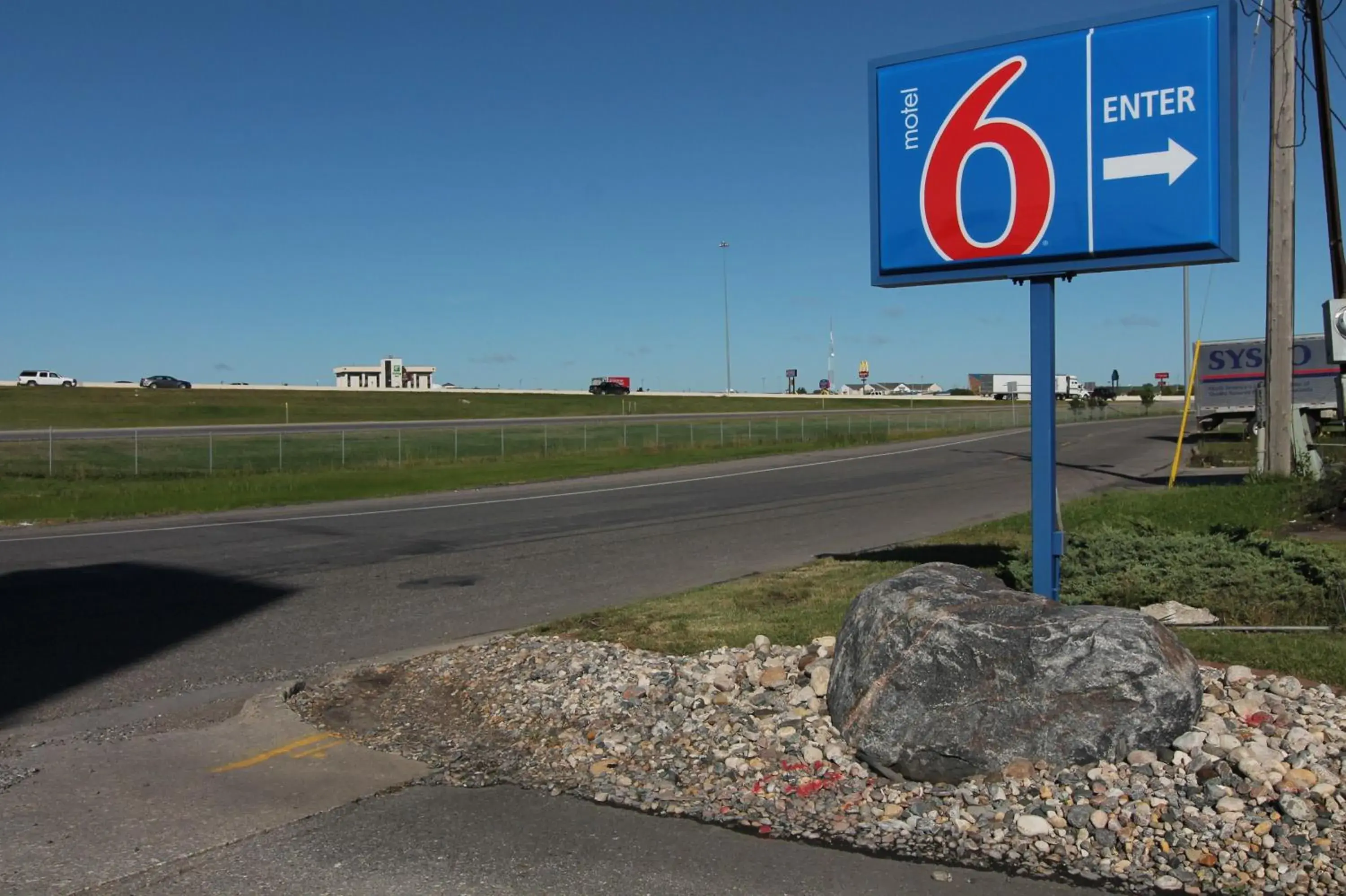 Property logo or sign in Motel 6-Fargo, ND - West Acres - North Fargo