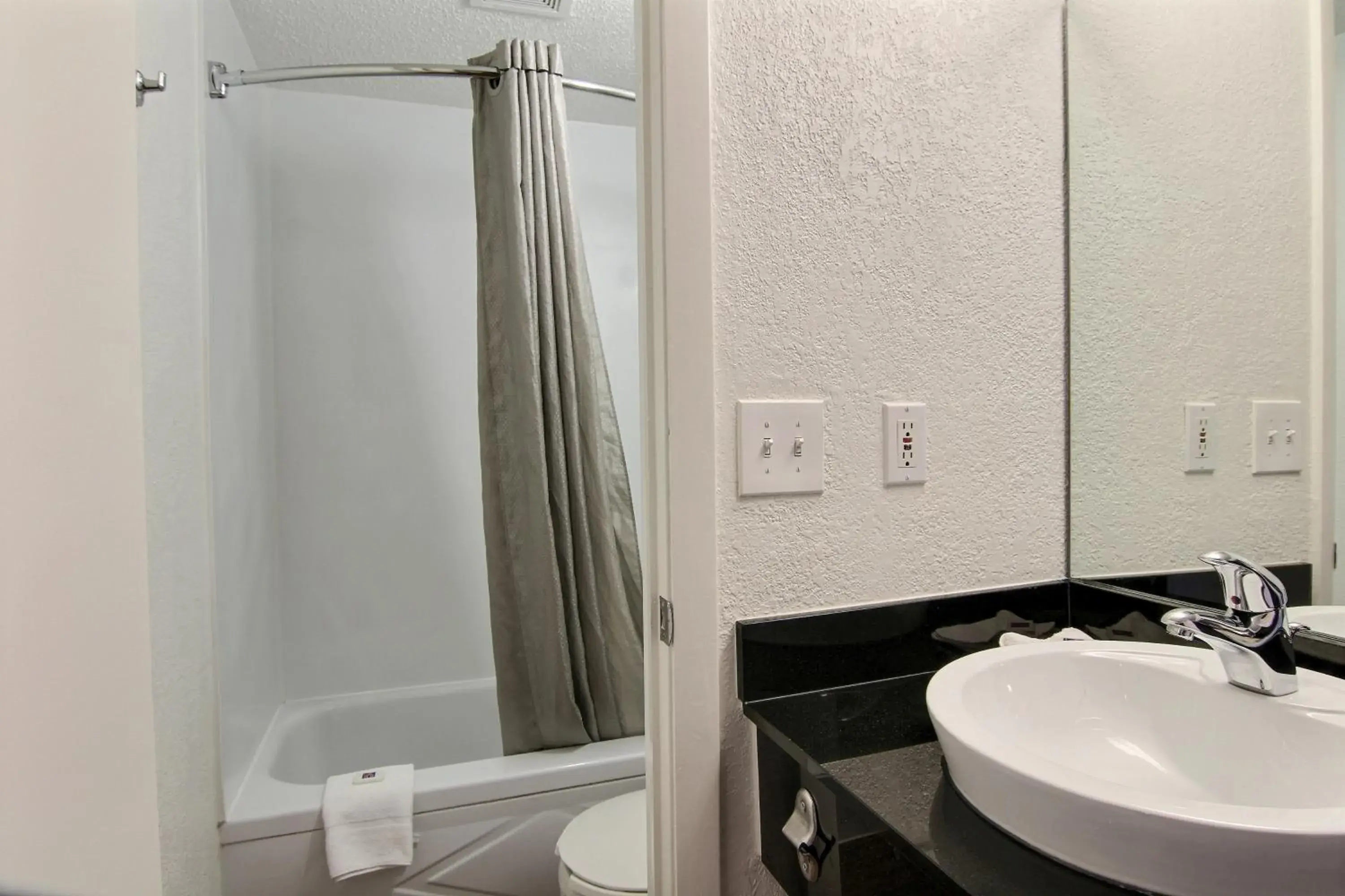 Bathroom in Motel 6-Fargo, ND - West Acres - North Fargo