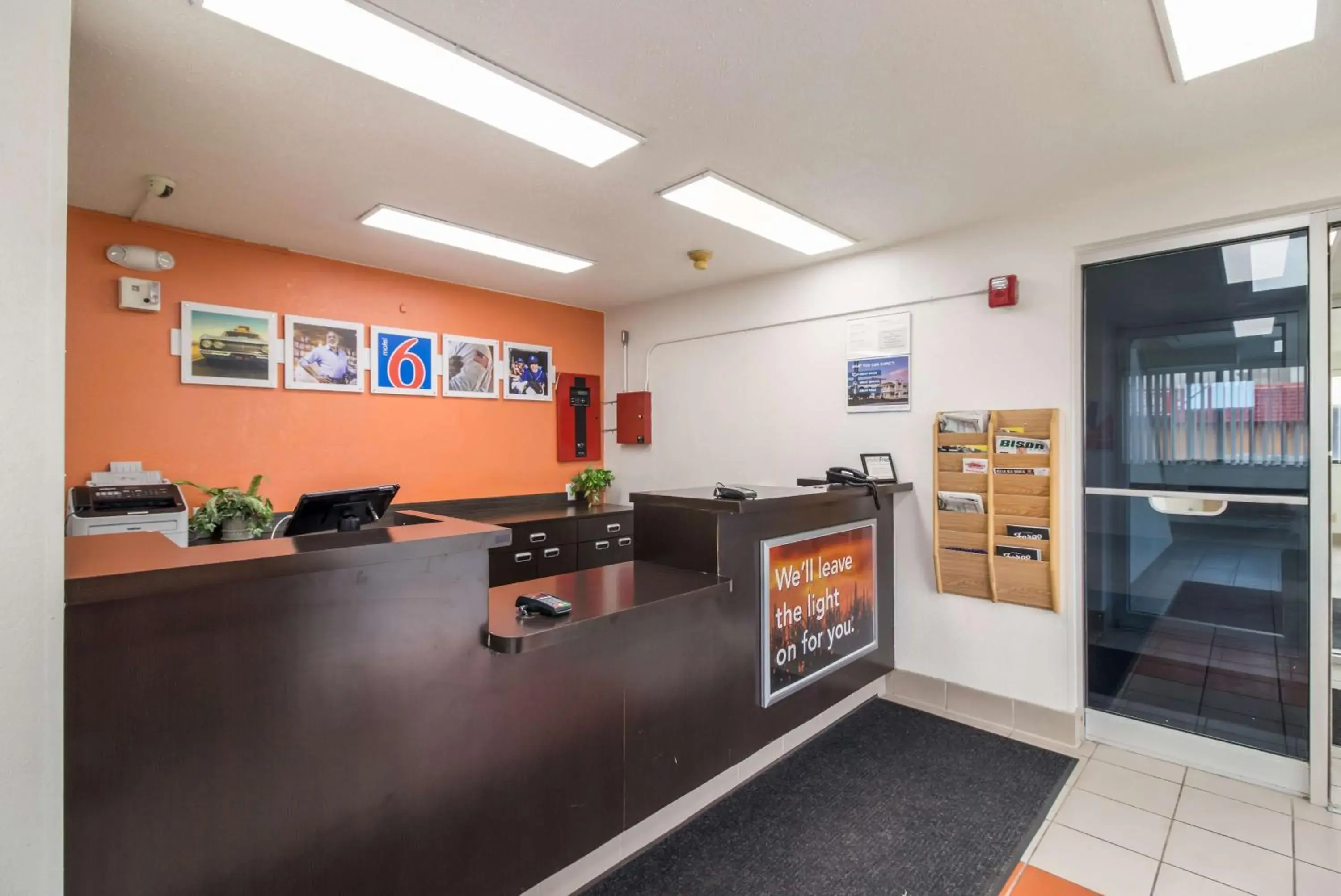 Lobby or reception, Lobby/Reception in Motel 6-Fargo, ND - West Acres - North Fargo