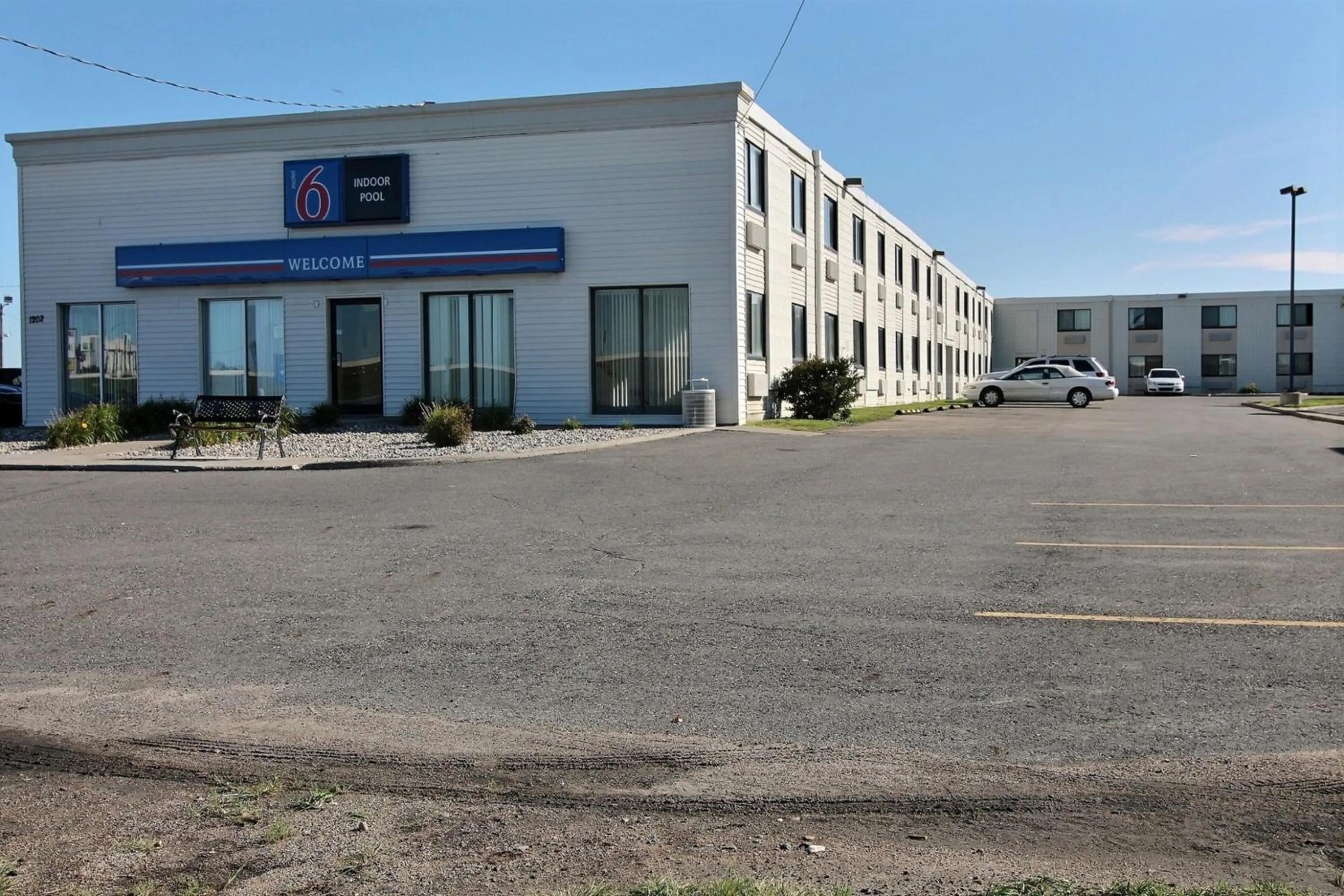 Facade/entrance in Motel 6-Fargo, ND - West Acres - North Fargo