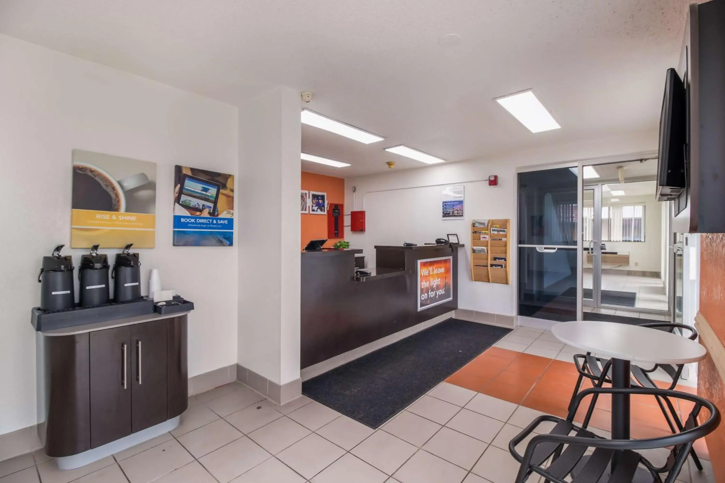 Coffee/tea facilities in Motel 6-Fargo, ND - West Acres - North Fargo