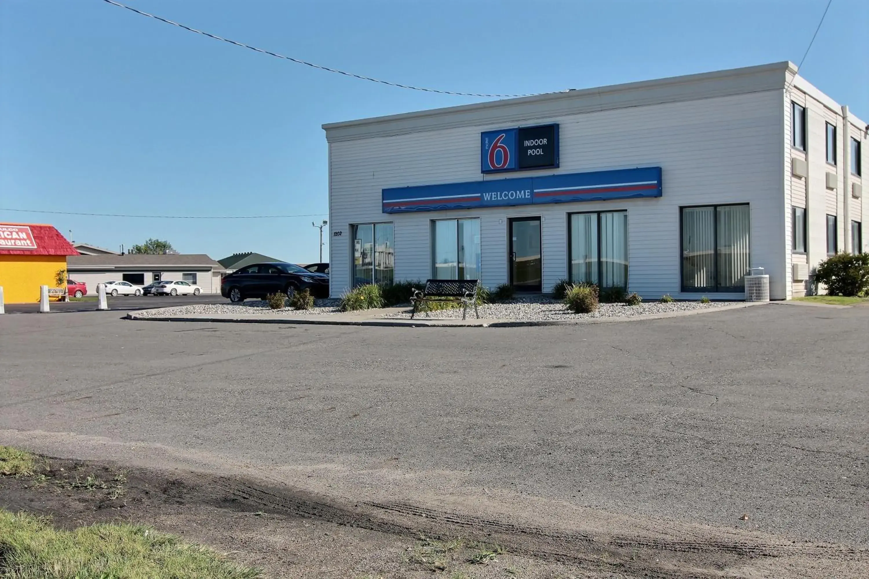 Facade/entrance, Property Building in Motel 6-Fargo, ND - West Acres - North Fargo