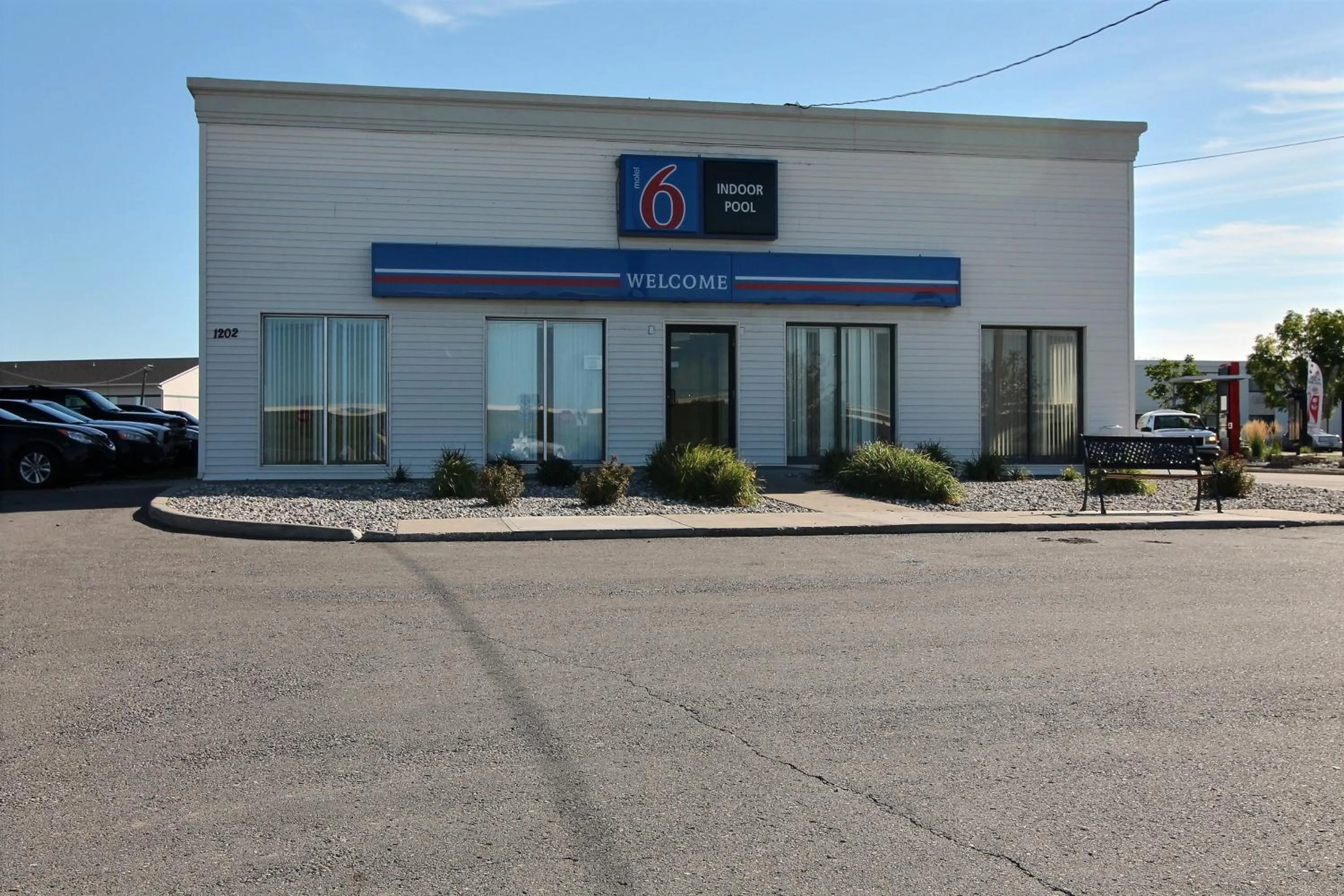 Facade/entrance in Motel 6-Fargo, ND - West Acres - North Fargo