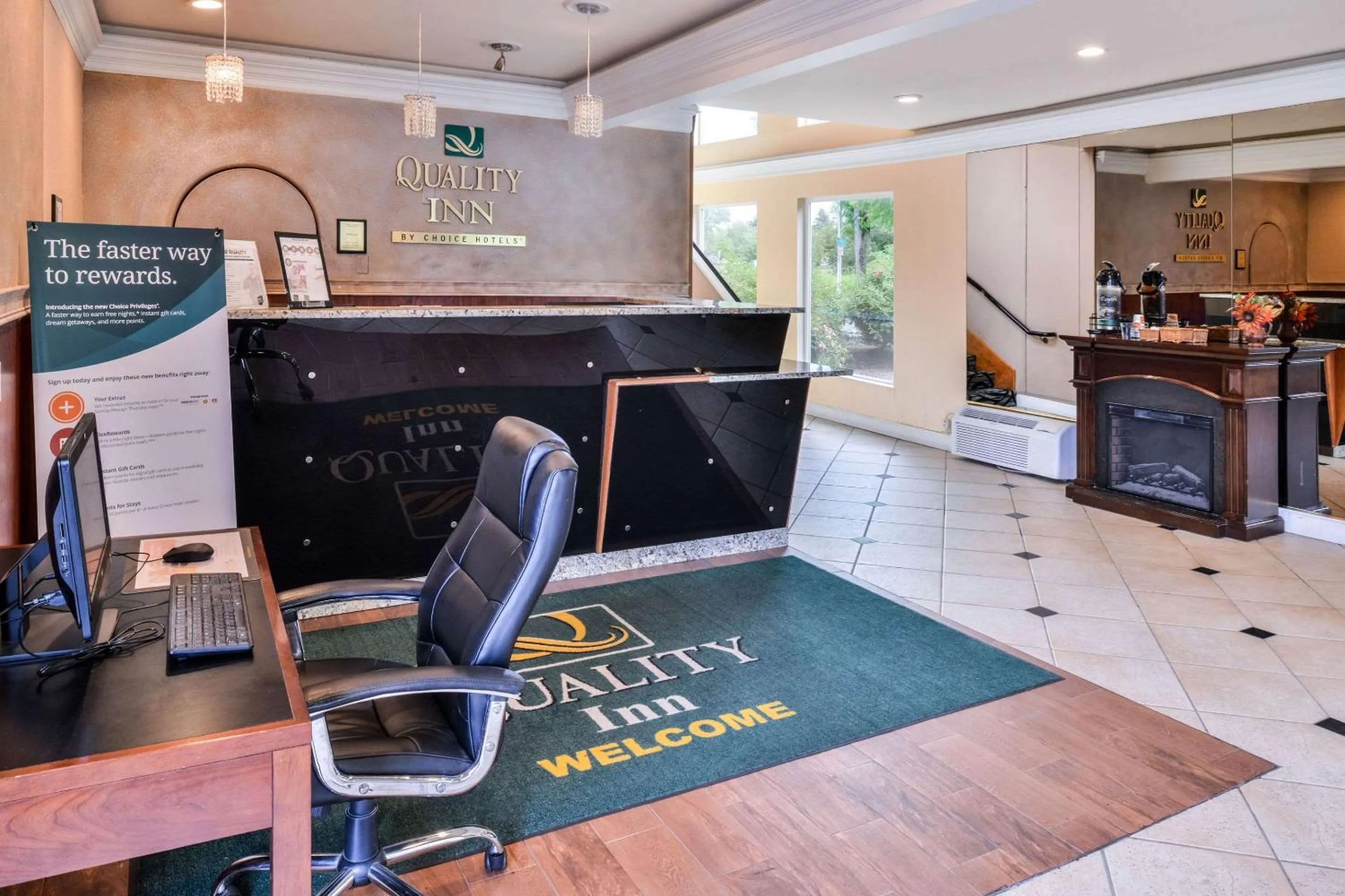 Lobby or reception in Quality Inn Hotel, Kent - Seattle